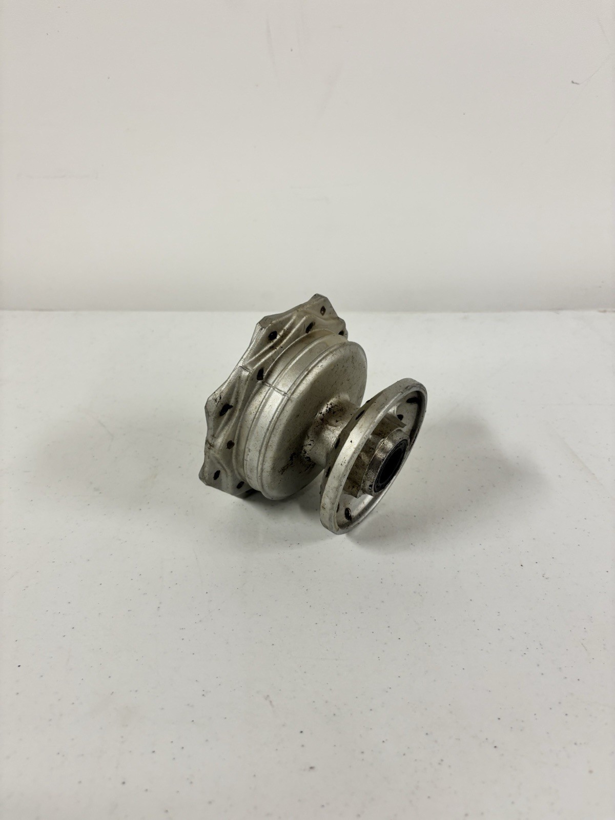 2006 Kawasaki KLX110 KLX 110 OEM Front Wheel Hub (02-26) 2006 Kawasaki KLX110 KLX 110 OEM Front Wheel Hub (02-26)