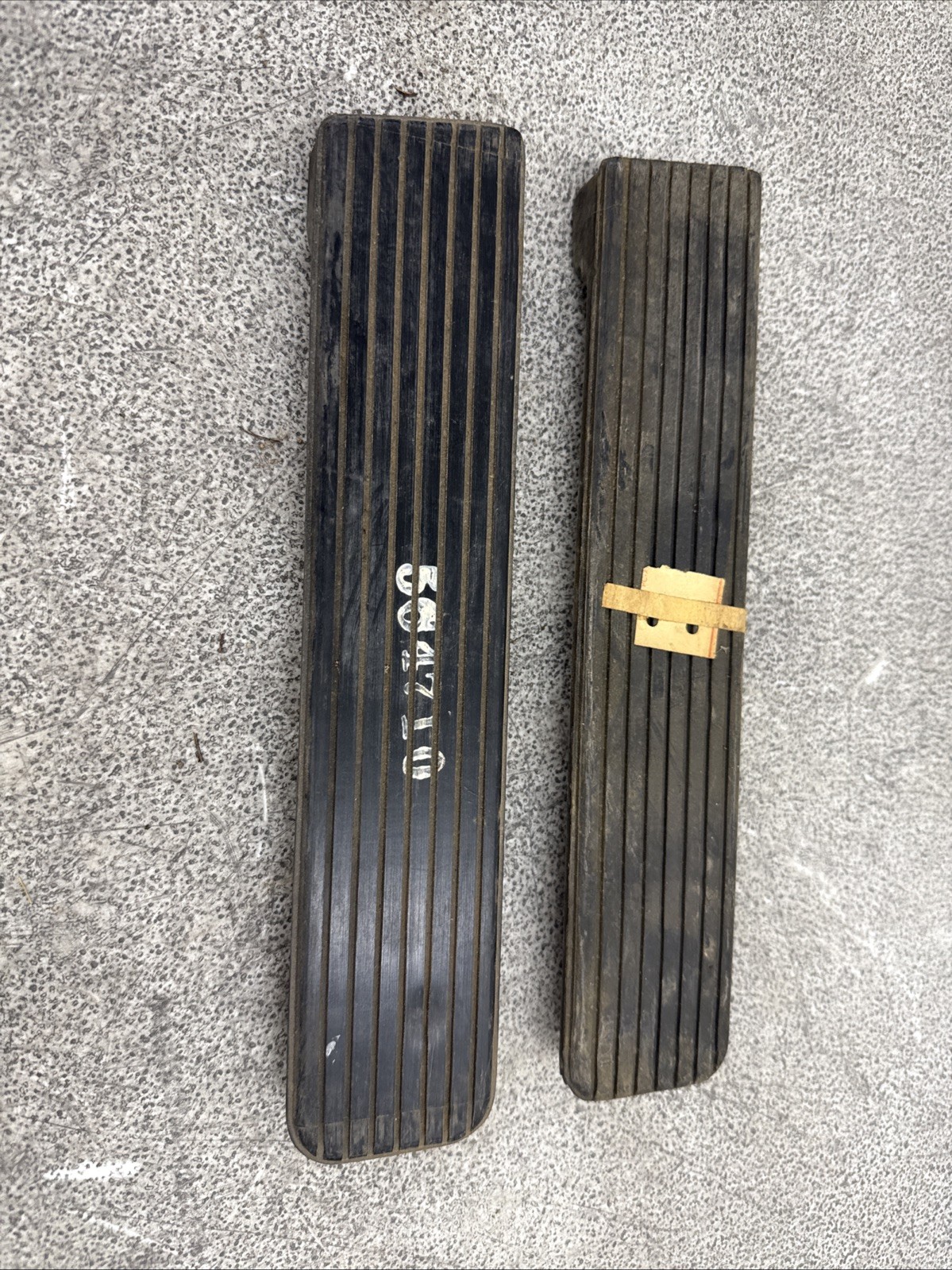 Nos Vintage Gas Pedal Pad #564710 Oldsmobile 88 & 98 1954/1955