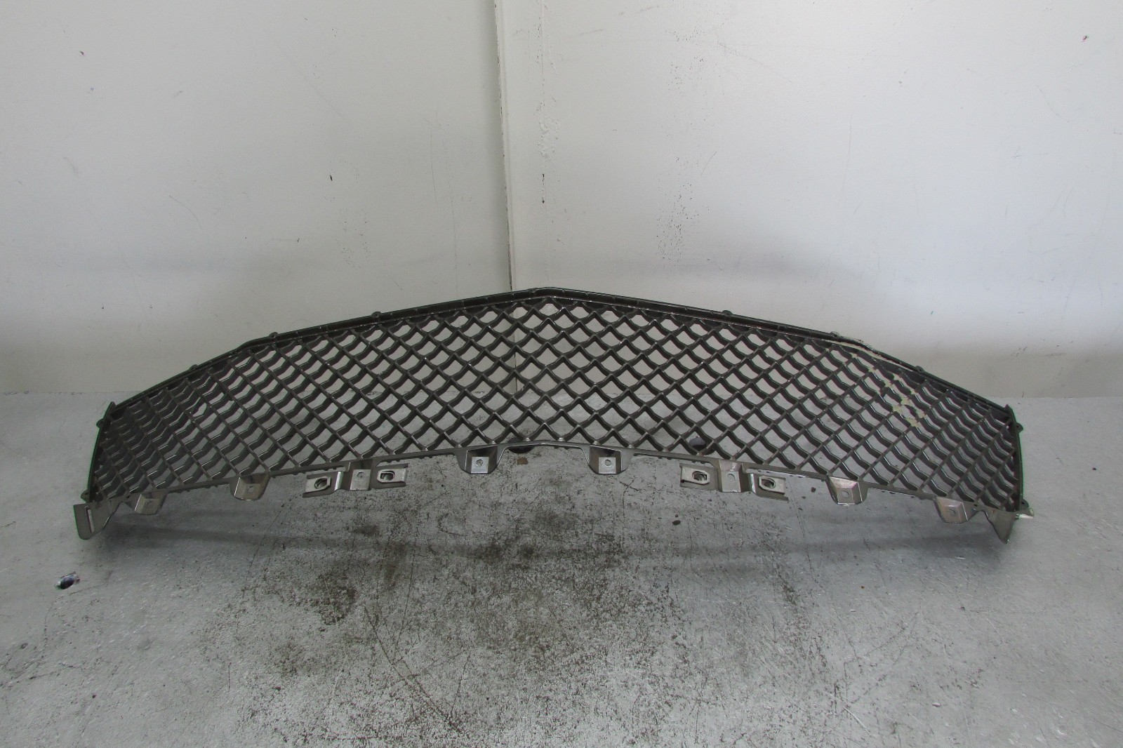 2016-2019 Cadillac ATS-V Front Bumper Lower Radiator Grille Mesh 23193509 OEM 2016-2019 Cadillac ATS-V Front Bumper Lower Radiator Grille Mesh 23193509 OEM