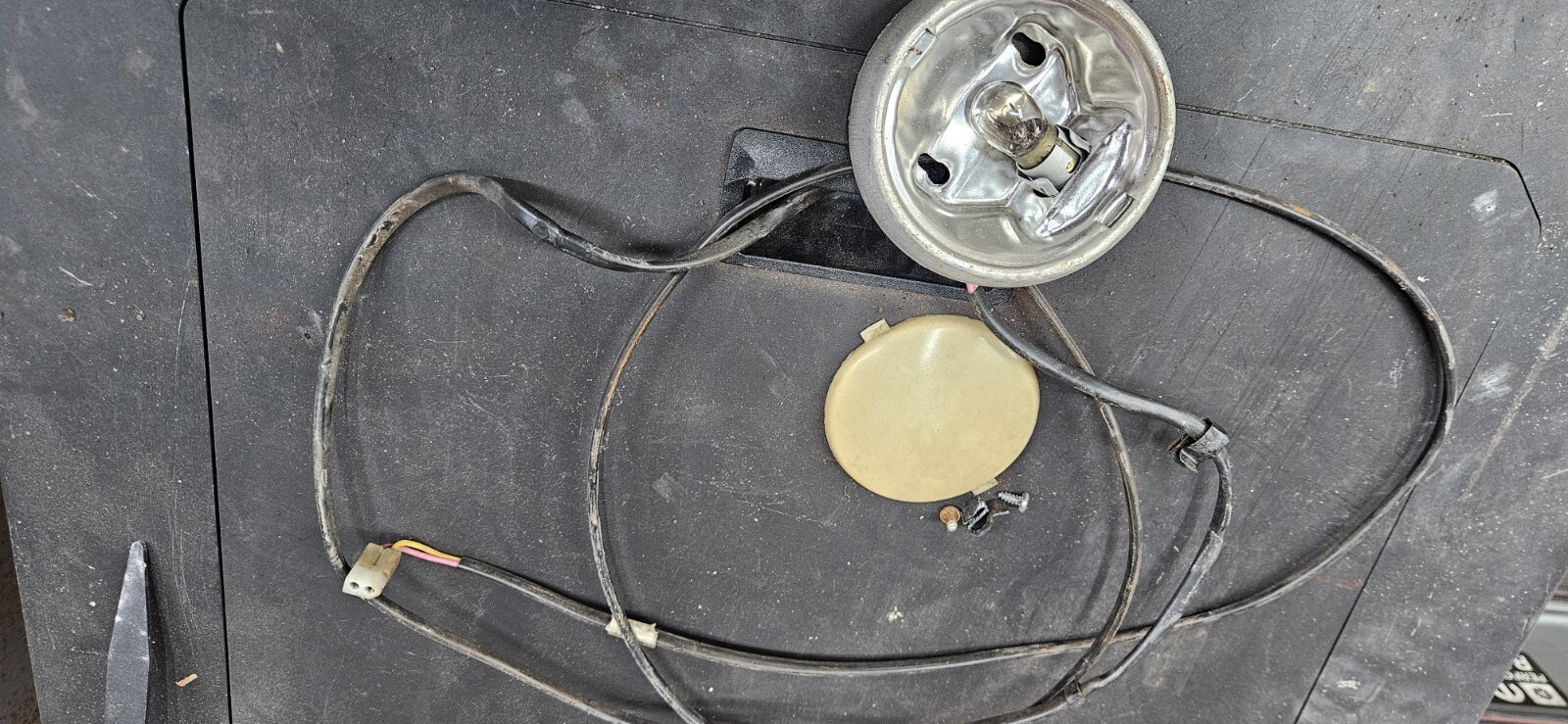 Mopar 1968 69 70 71 72 73 1974 A- body B-body & E-body Dome Light Assembly Mopar 1968 69 70 71 72 73 1974 A- body B-body & E-body Dome Light Assembly