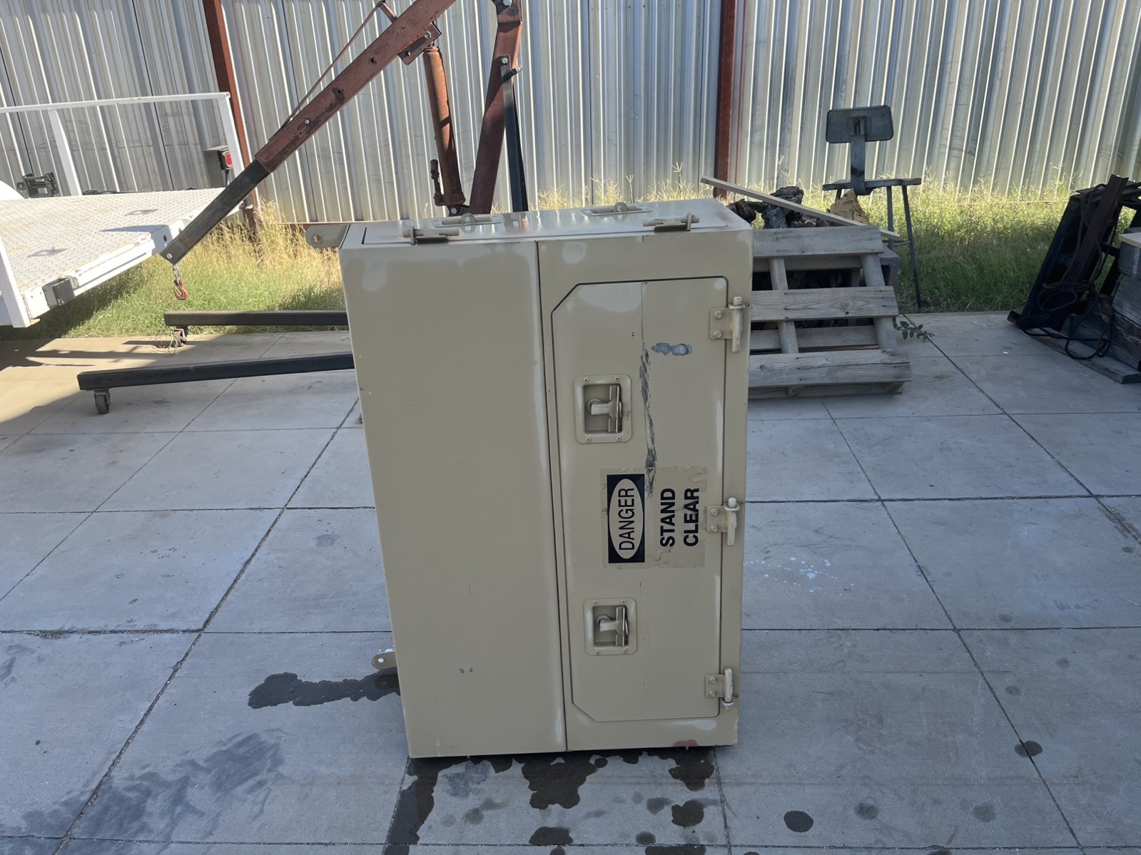 Us MILITARY rear cab mount storage box , rare  Us MILITARY rear cab mount storage box , rare 