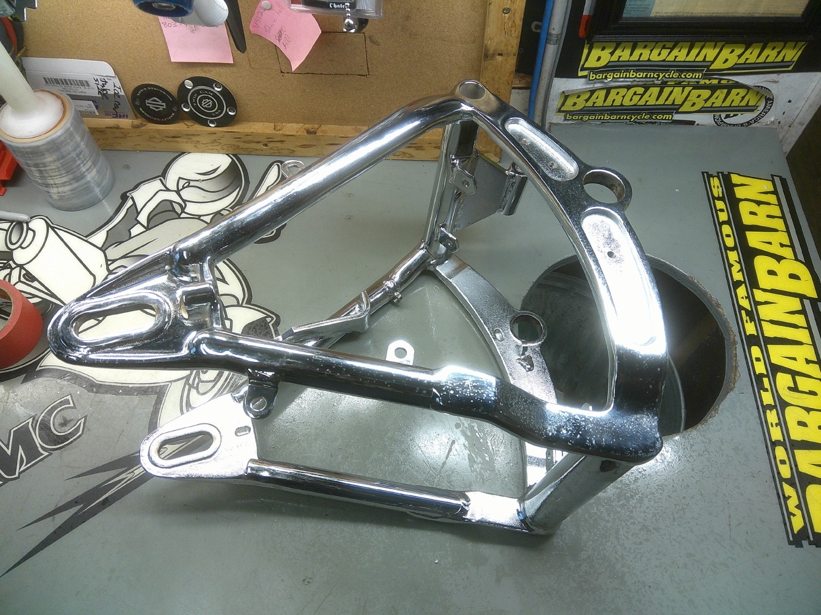 00 -06 Harley-Davidson Flstfi Softail Fatboy Chrome Swingarm 47573-00A OEM NOS 00 -06 Harley-Davidson Flstfi Softail Fatboy Chrome Swingarm 47573-00A OEM NOS