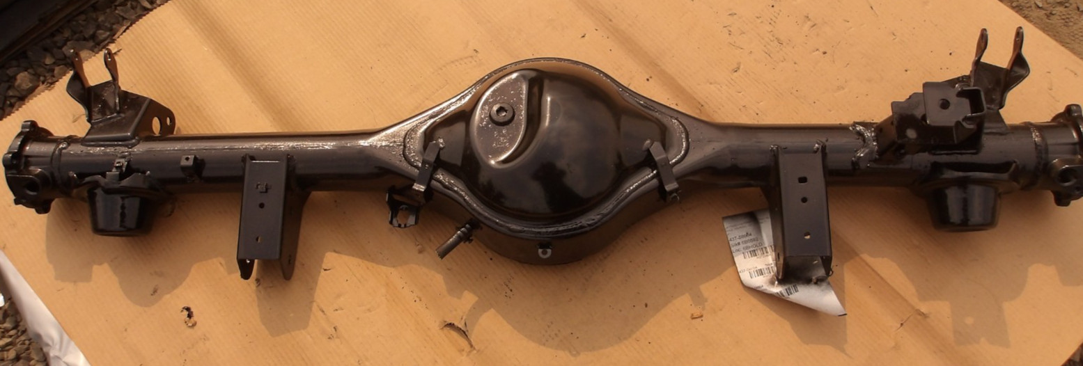 2001-2005 Suzuki Grand Vitara XL-7 rear axle bare empty housing w ABS 2.7L XL7