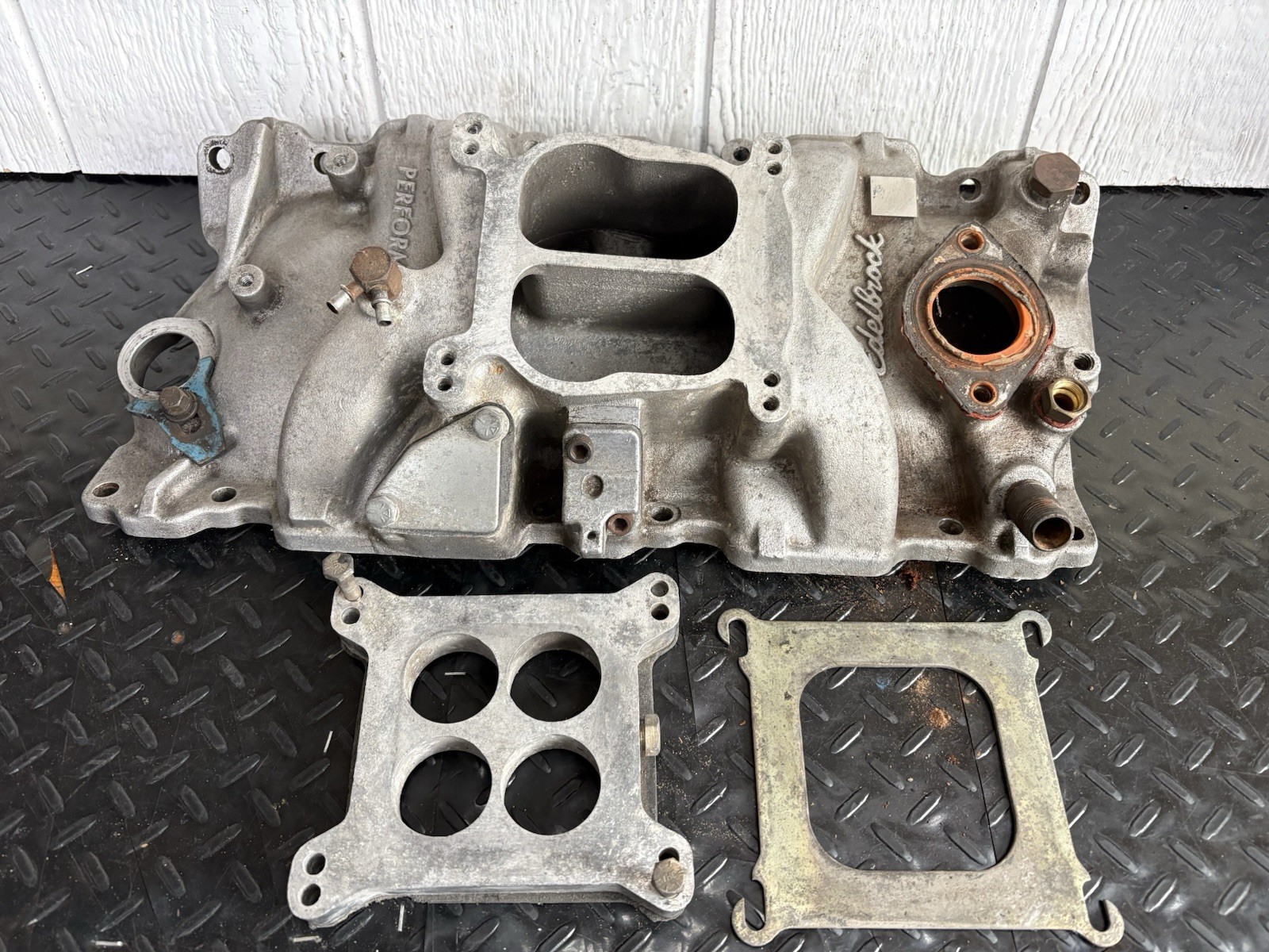 Chevrolet Edelbrock Performer 3701 Aluminum Intake Manifold