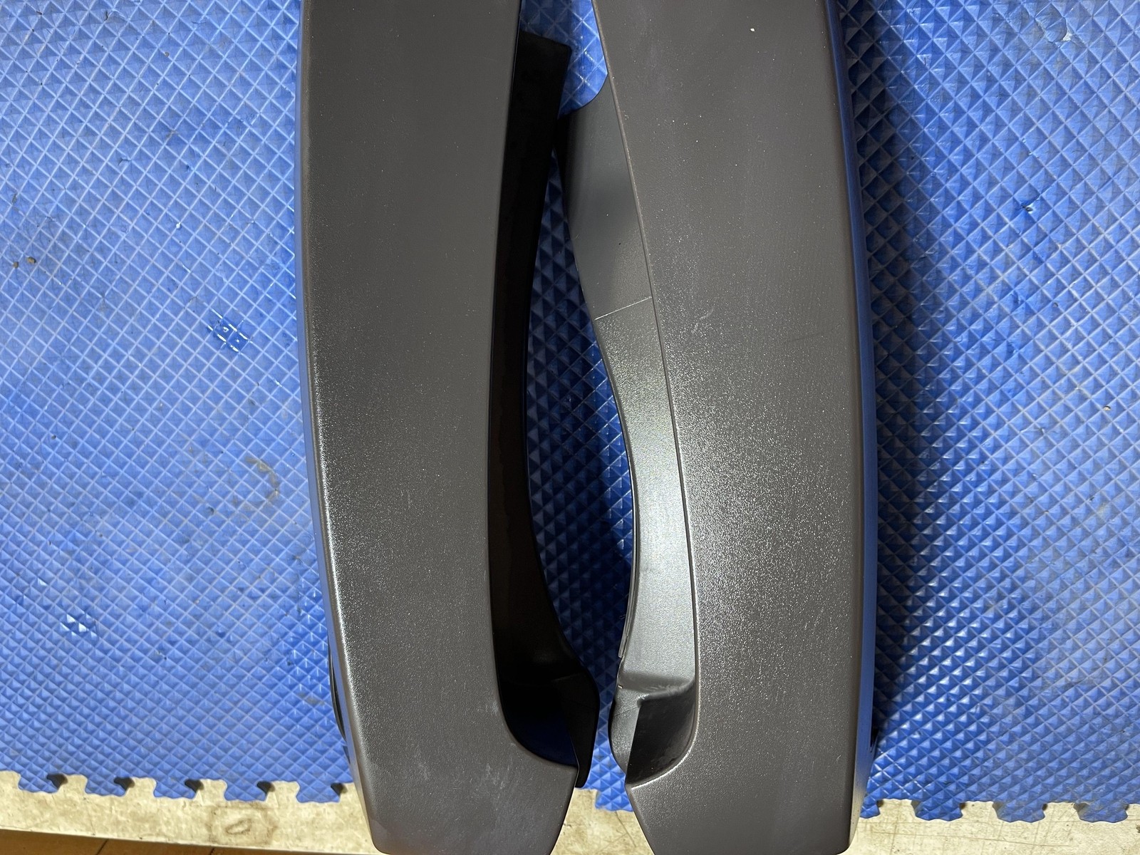 06-10 Hummer H3 D Pillar Trim Set Dark Gray Oem Nice