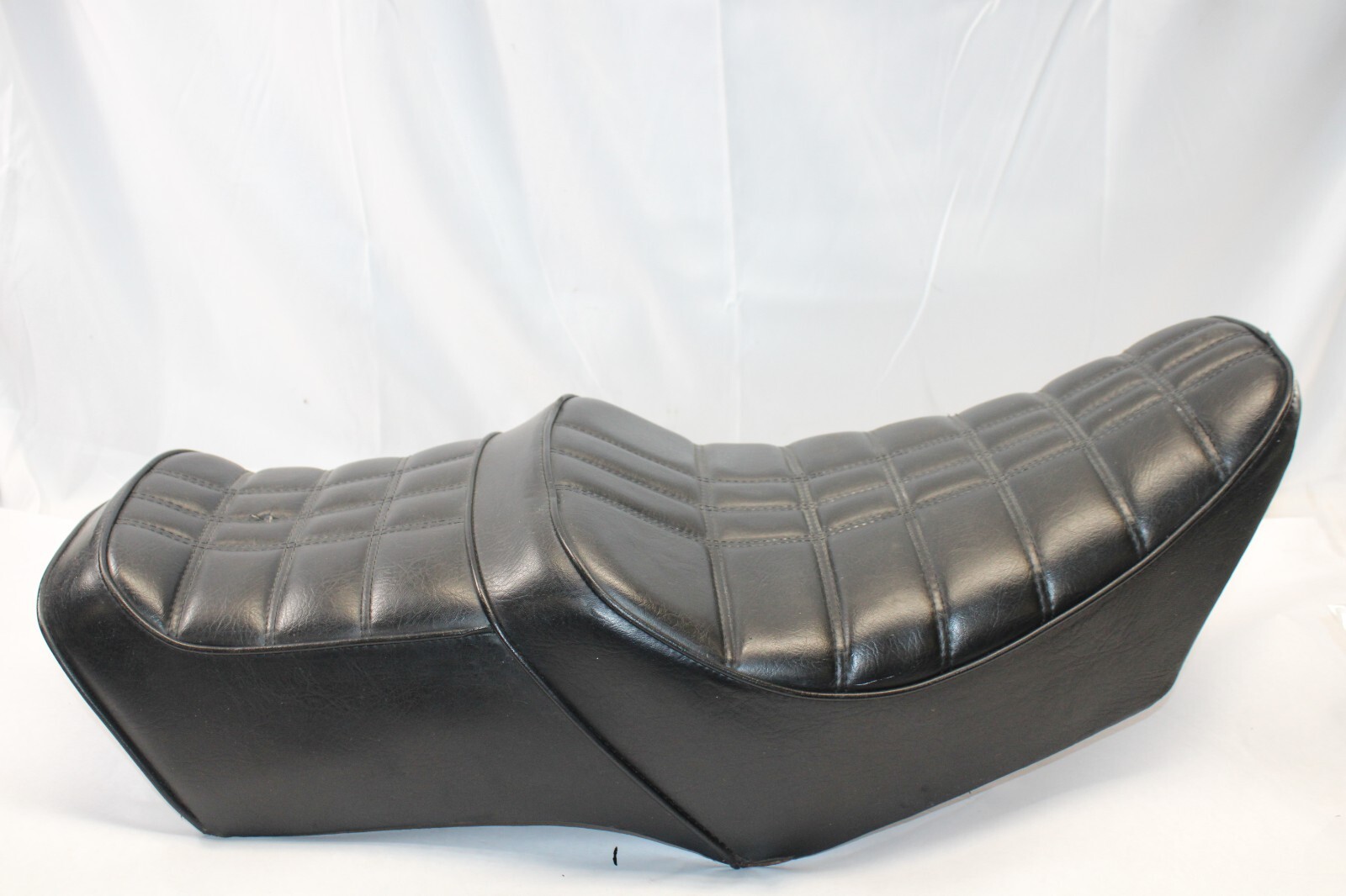 SEAT ASSY. (BLACK) 45100-34420-48G 1983 Suzuki GS650 SEAT ASSY. (BLACK) 45100-34420-48G 1983 Suzuki GS650