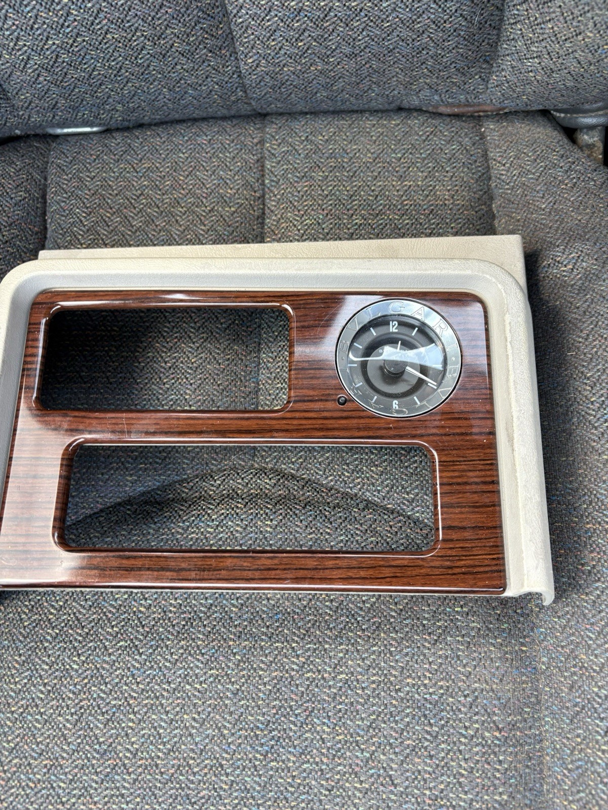 2003-2006 CADILLAC ESCALADE CENTER CONSOLE WOODGRAIN UPPER TRIM BEZEL W/ CLOCK 2003-2006 CADILLAC ESCALADE CENTER CONSOLE WOODGRAIN UPPER TRIM BEZEL W/ CLOCK