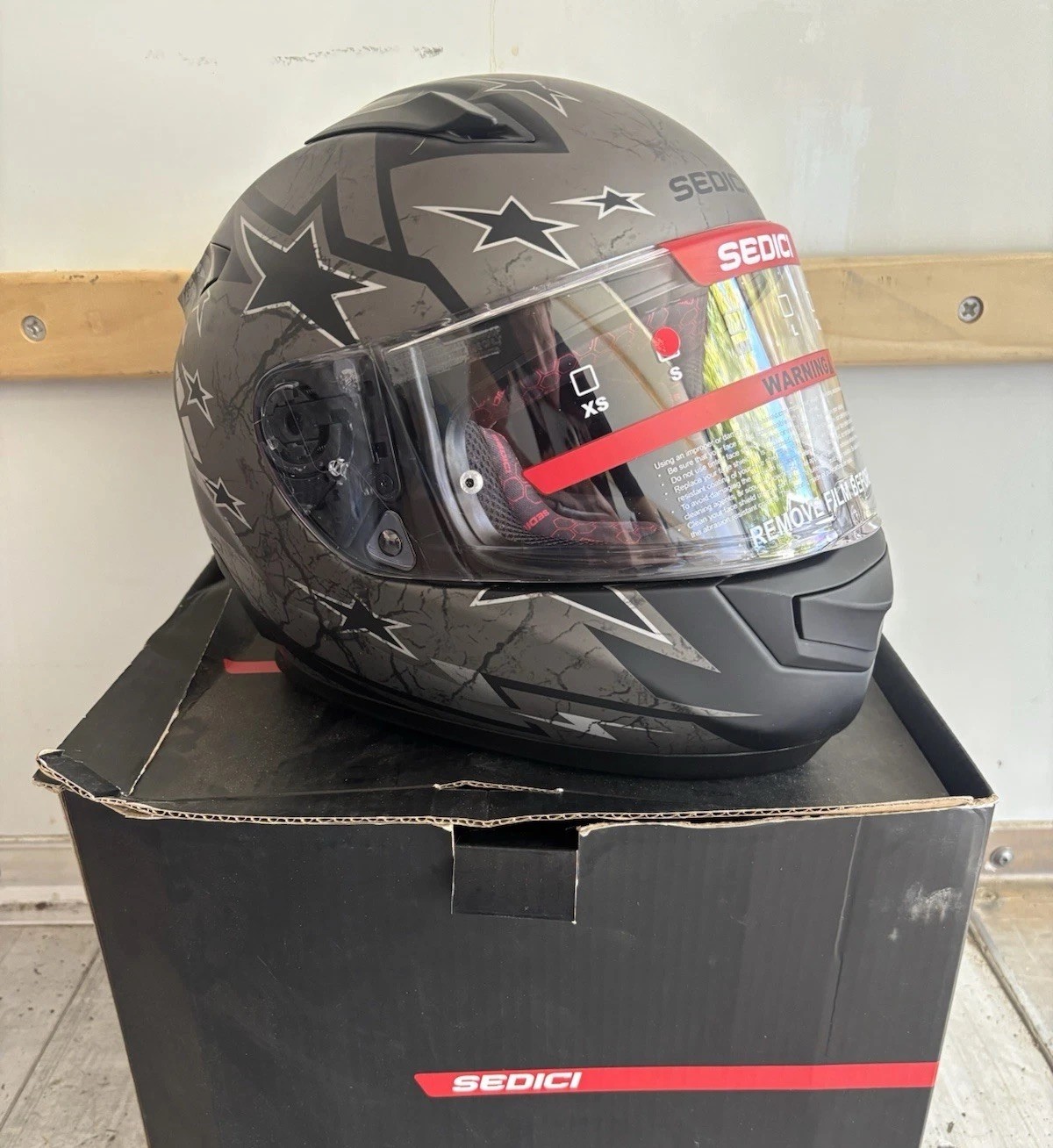 Sedici Strada II Primo Full Face Motorcycle Helmet Grey Star Graphic Size Small