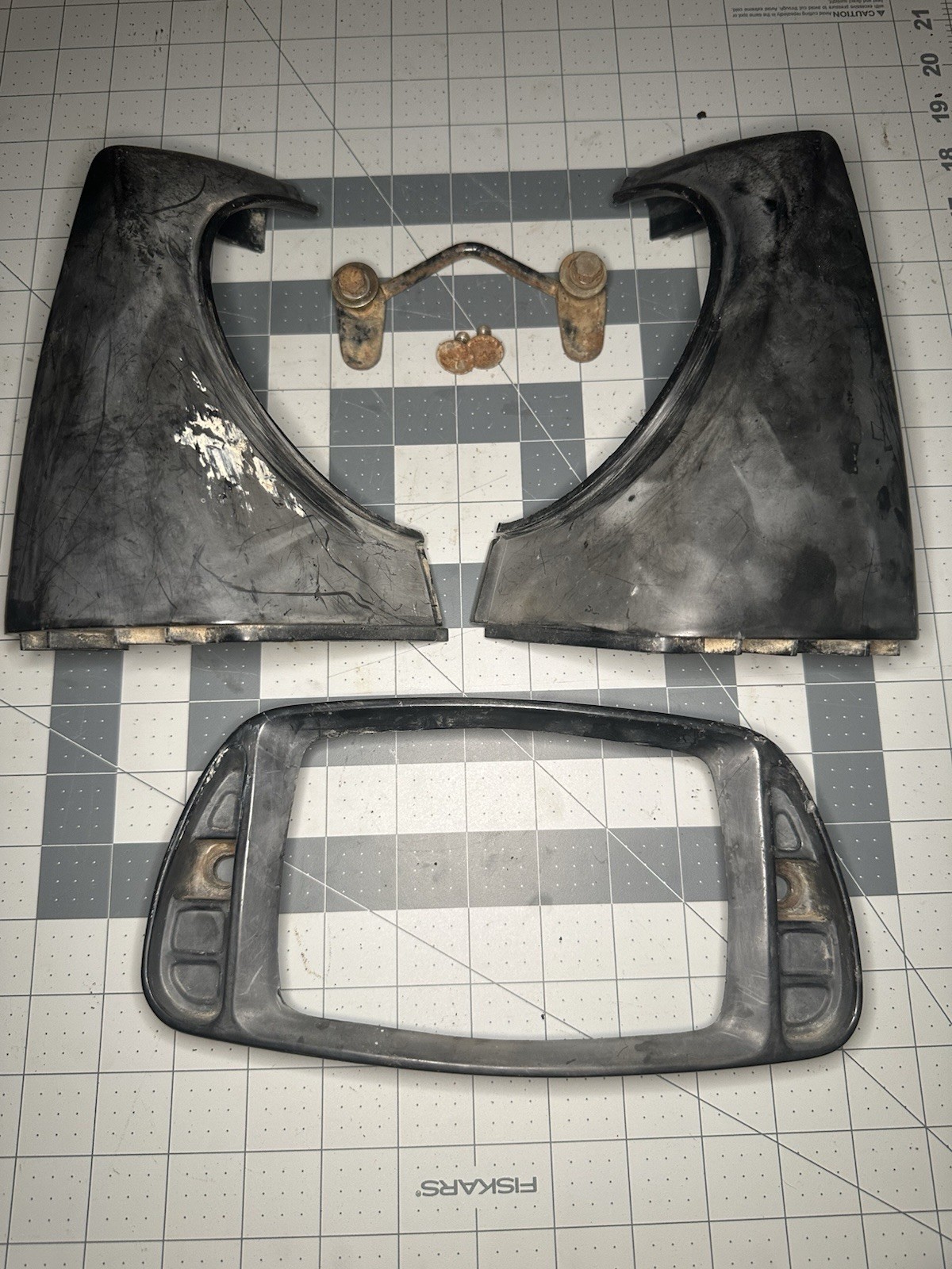 1985 klf 185 Kawasaki bayou 185 Headlight Shroud & Bracket 1985 klf 185 Kawasaki bayou 185 Headlight Shroud & Bracket