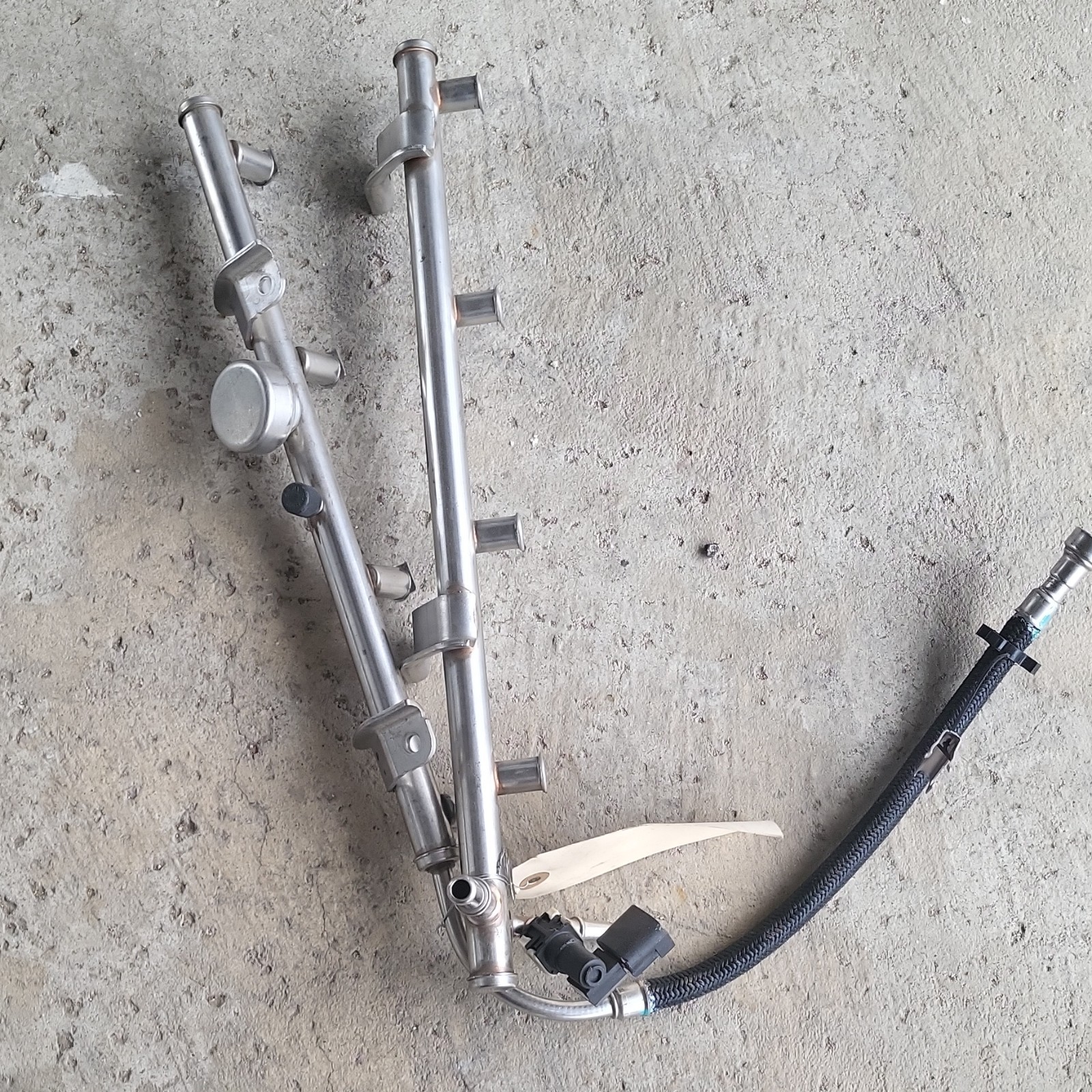 ✅ OEM Dodge Hellcat Fuel Rails Charger Challenger Mopar
