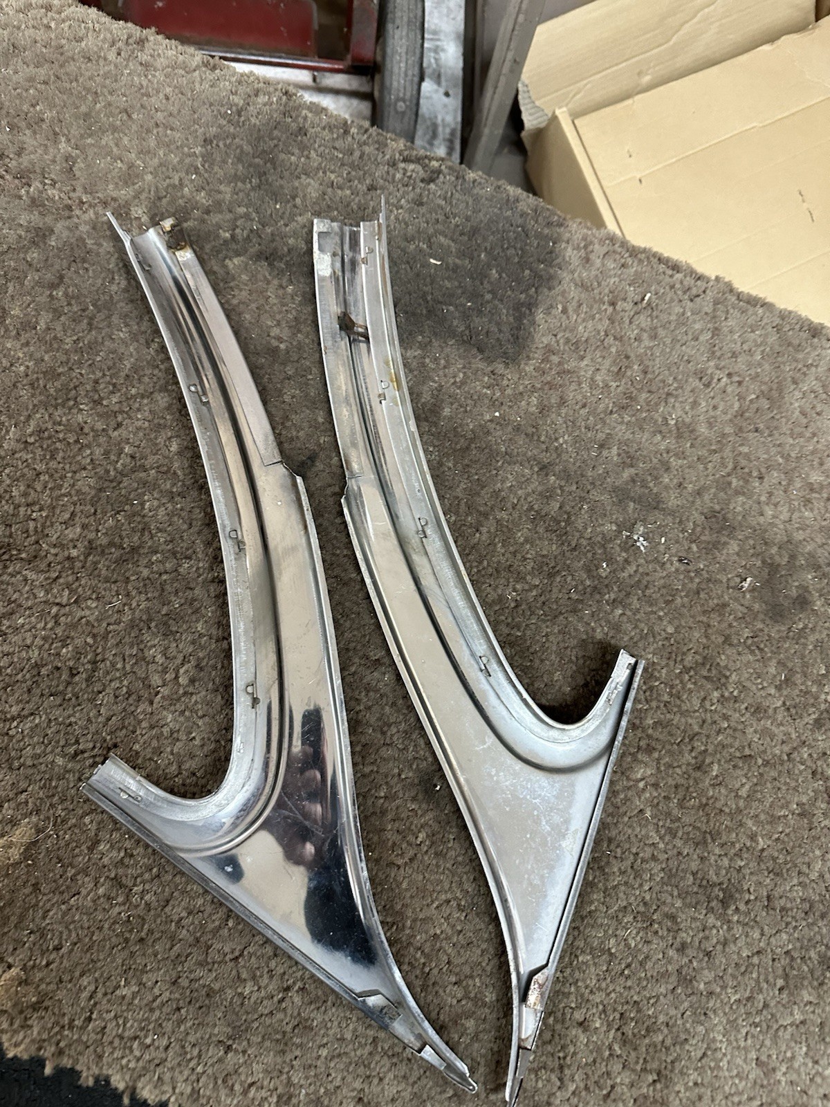 1955-56-57 Chevy Bel Air Hardtop Dogleg Molding Original Parts 1955-56-57 Chevy Bel Air Hardtop Dogleg Molding Original Parts