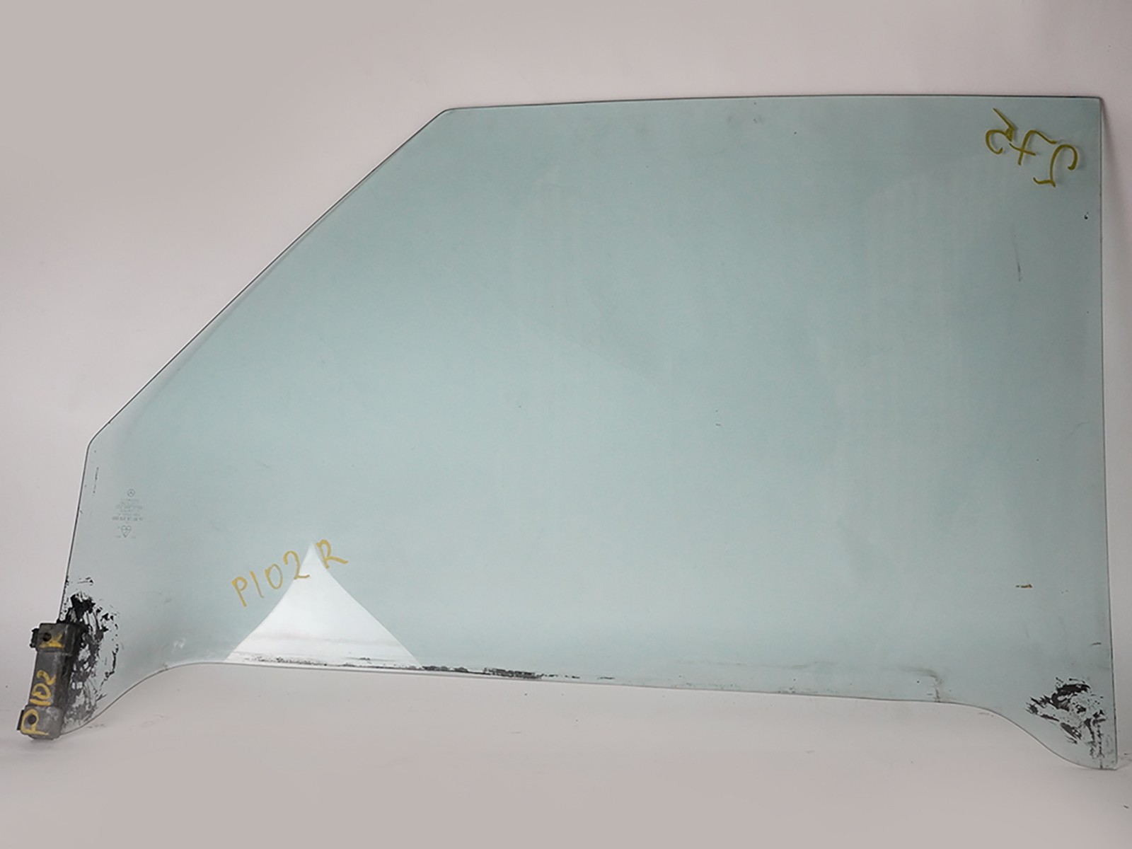 72-80 Mercedes 450SLC R107 Door Glass Window Front Passenger 1077201518 OEM