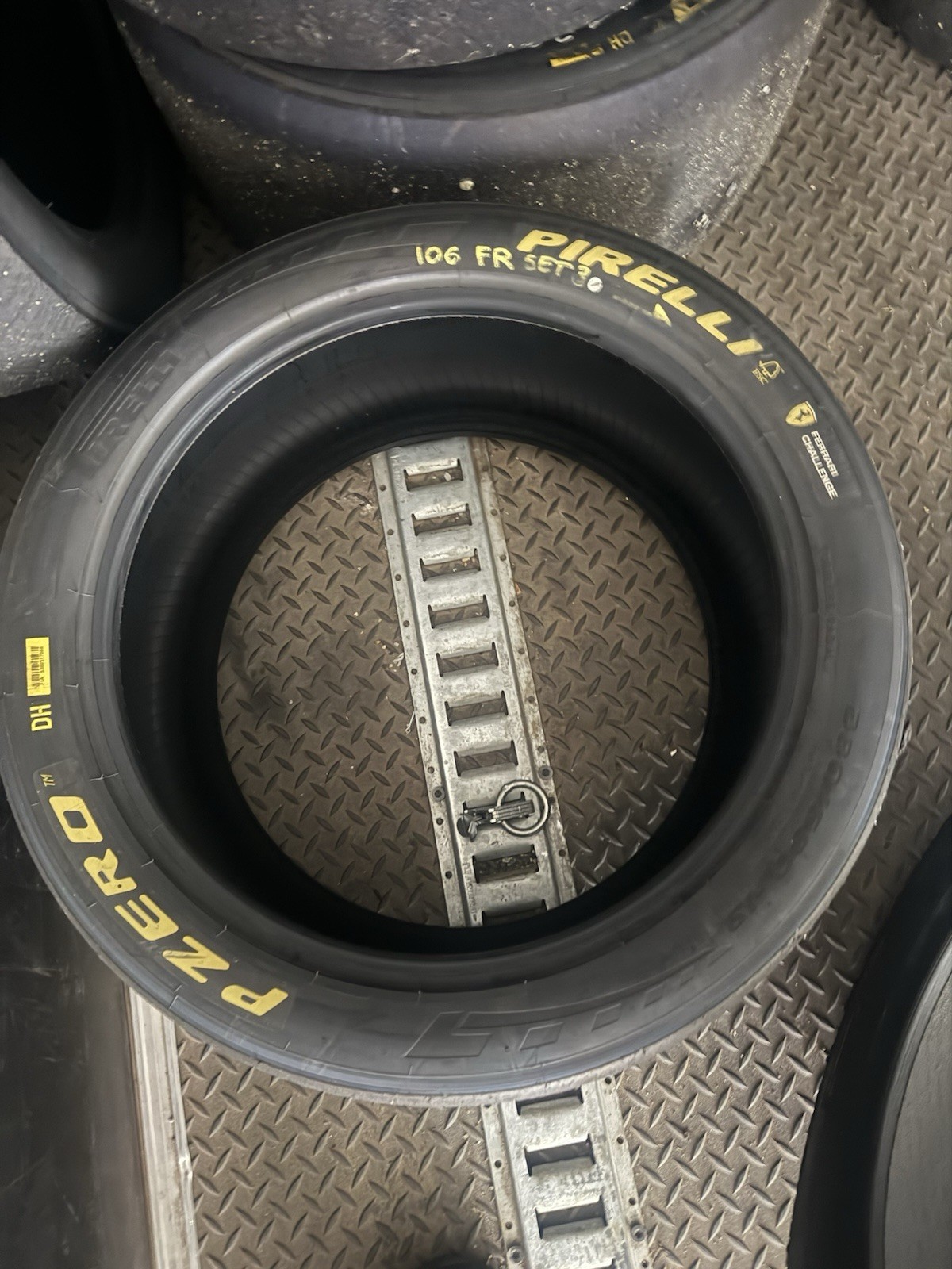 2 280/680-19 2 300/720-19 Ferrari Challenge Pirelli p zero race slicks set of 4 2 280/680-19 2 300/720-19 Ferrari Challenge Pirelli p zero race slicks set of 4