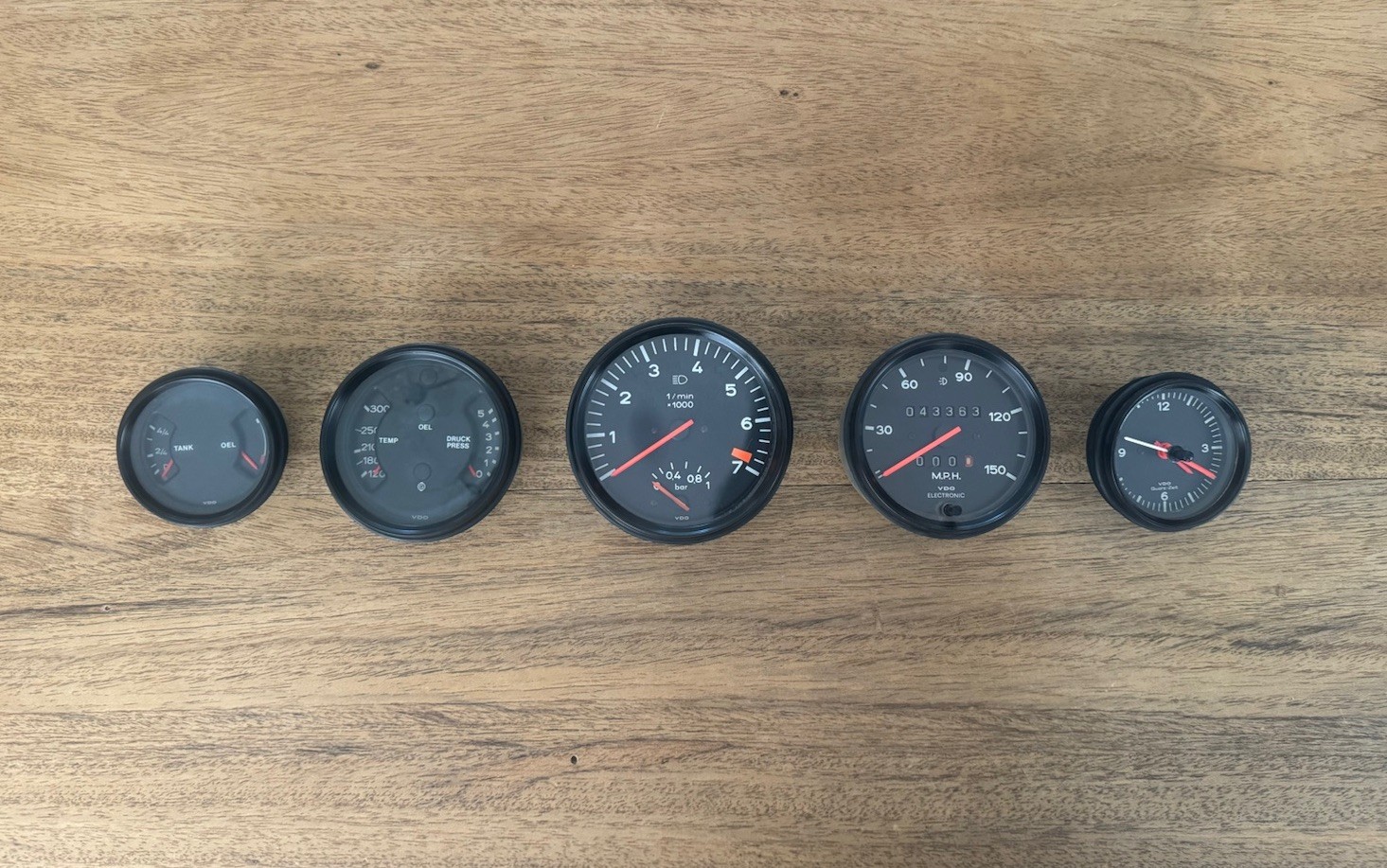 porsche 911 930 OEM turbo gauge Set RPM, Speed, Temp,gas,clock (5) porsche 911 930 OEM turbo gauge Set RPM, Speed, Temp,gas,clock (5)