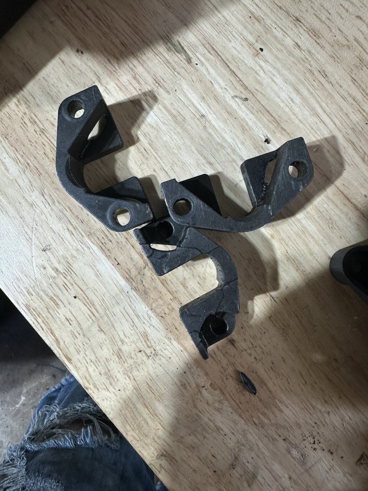 09-13 BMW E70 E90 X5 335d 3.0L M57 Fuel Injector Bracket  Flange 7792722 OEM EA
