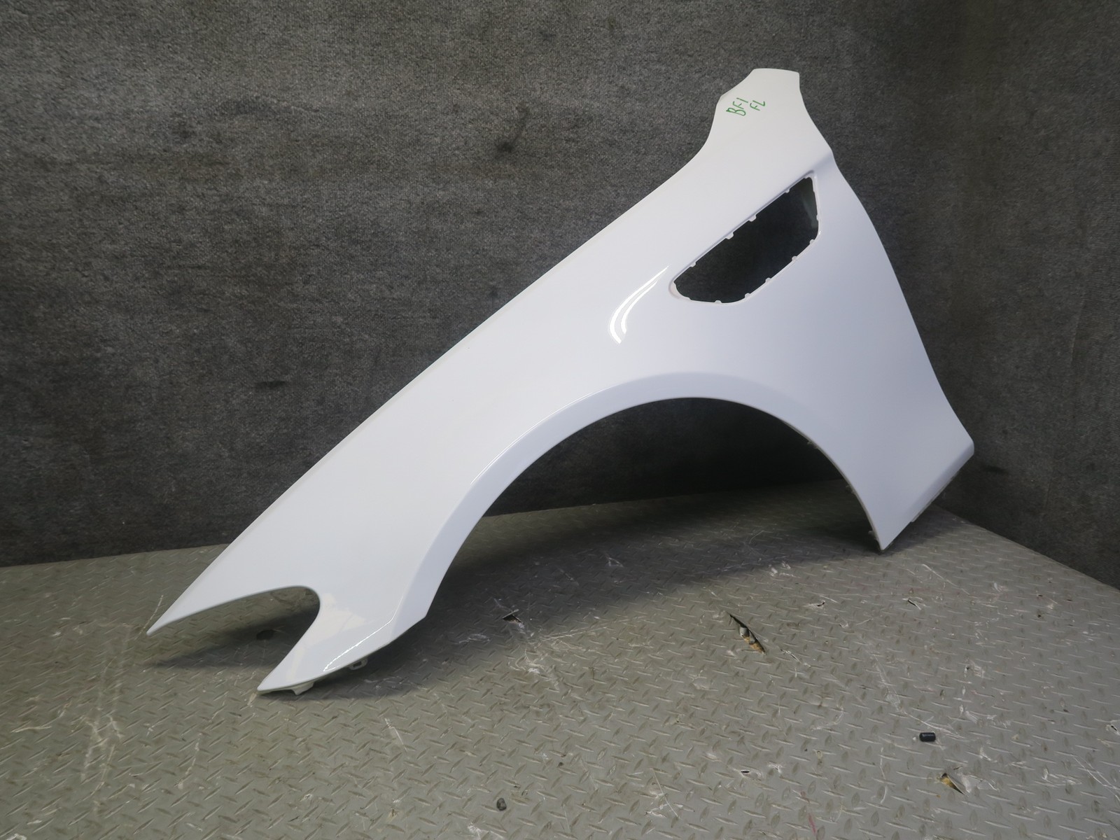 2012-2016 BMW F10 M5 FRONT LEFT FENDER SHELL PANEL ALPINE WHITE