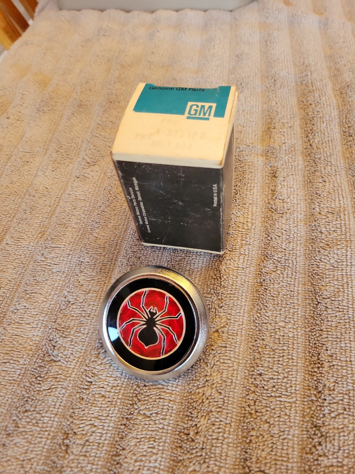 1976-1979 CHEVY Monza SPYDER FRONT Emblem GM # 373183 - NOS DISCT NEW IN BOX 1976-1979 CHEVY Monza SPYDER FRONT Emblem GM # 373183 - NOS DISCT NEW IN BOX