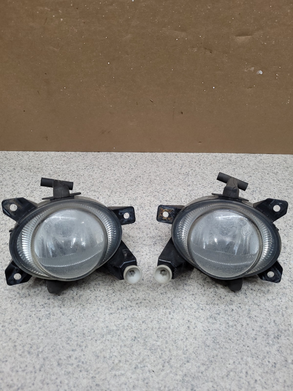 SAAB 9-5 9-3 06-11 Fog Light Lower L&R Glass 12777400 12777401 USED