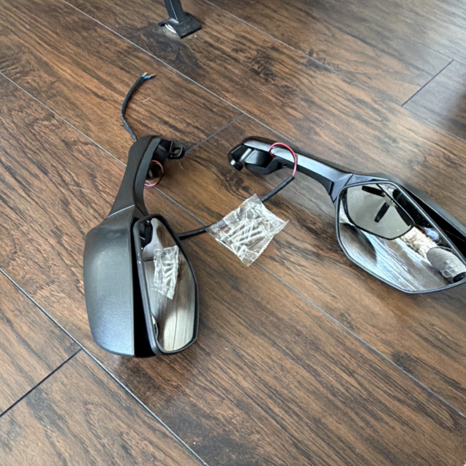 motorcycle rearview mirrors, they have integrated indicators,