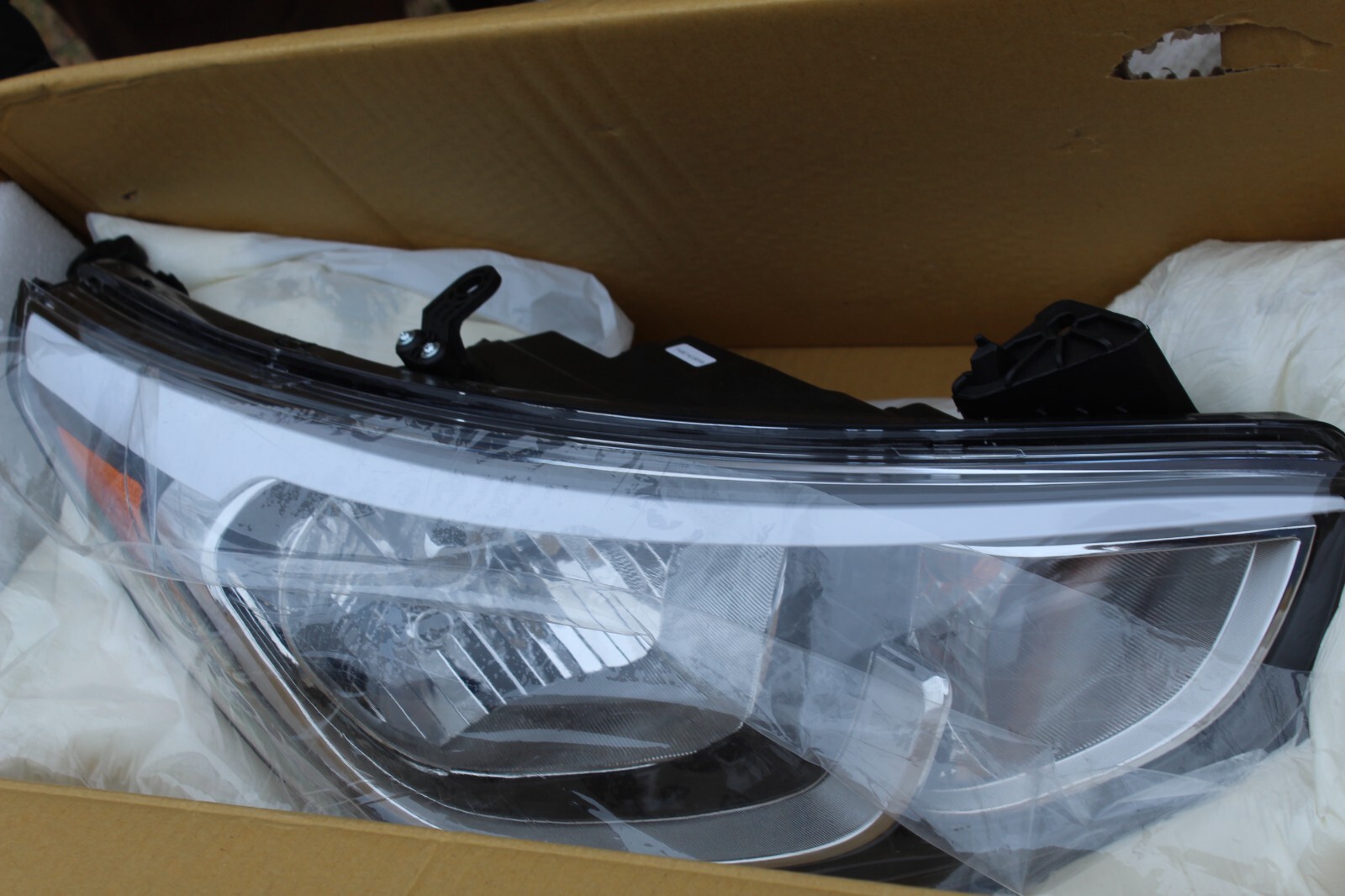 Headlight Assembly-Regular TYC 20-12693-00 New Open Box