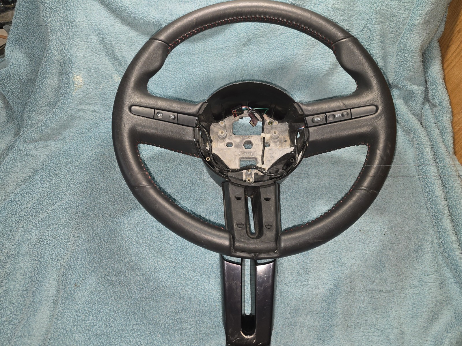 OEM 2007-2009 SHELBY MUSTANG GT500 STEERING WHEEL LEATHER RED STITCH 07 09 NOTE