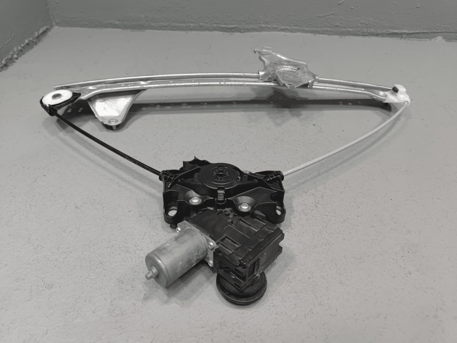 2019-2025 Toyota RAV4 Front Left Driver Door Window Glass Regulator w/Motor OEM