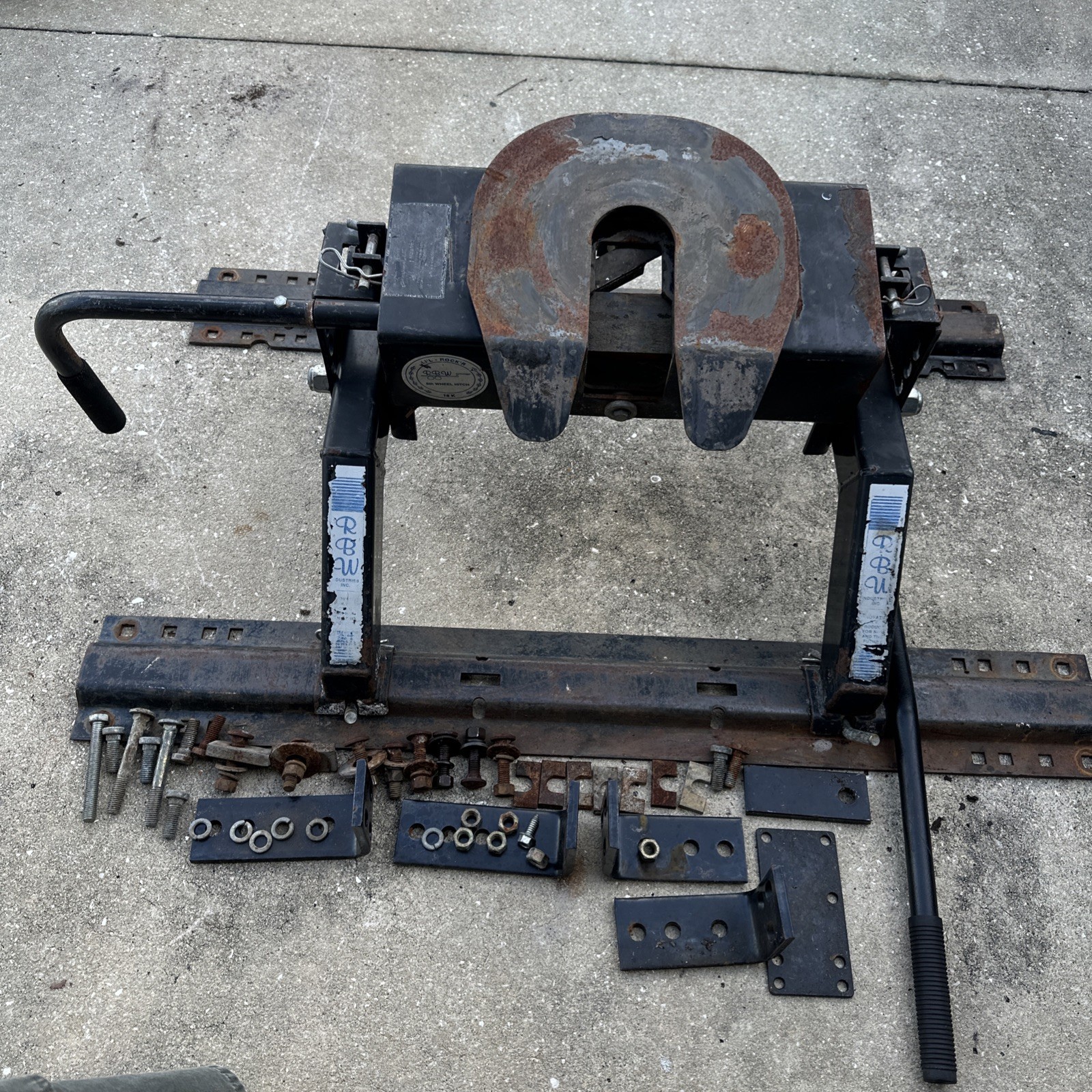 RBW Li’L-Rock’R 15K 5th Wheel Hitch. Trailer Hitch Used Good Condition