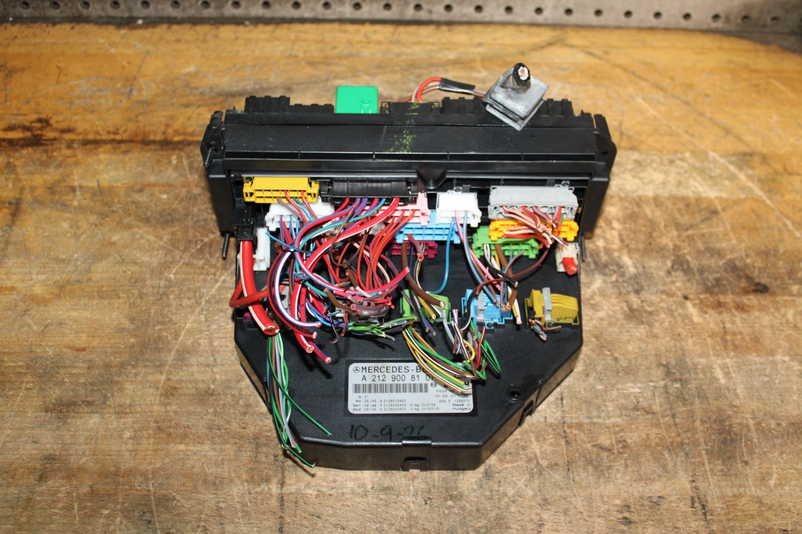 2008-2011 Mercedes W204 C300 Front SAM Relay Fuse Box Module 2129008107 OEM