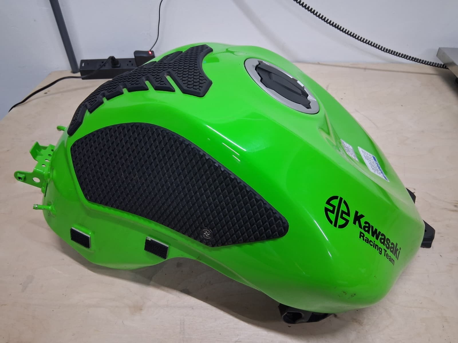 2023 KAWASAKI NINJA ZX6R ZX636 ZX 636 GAS TANK FUEL GREEN DENTED 13-25