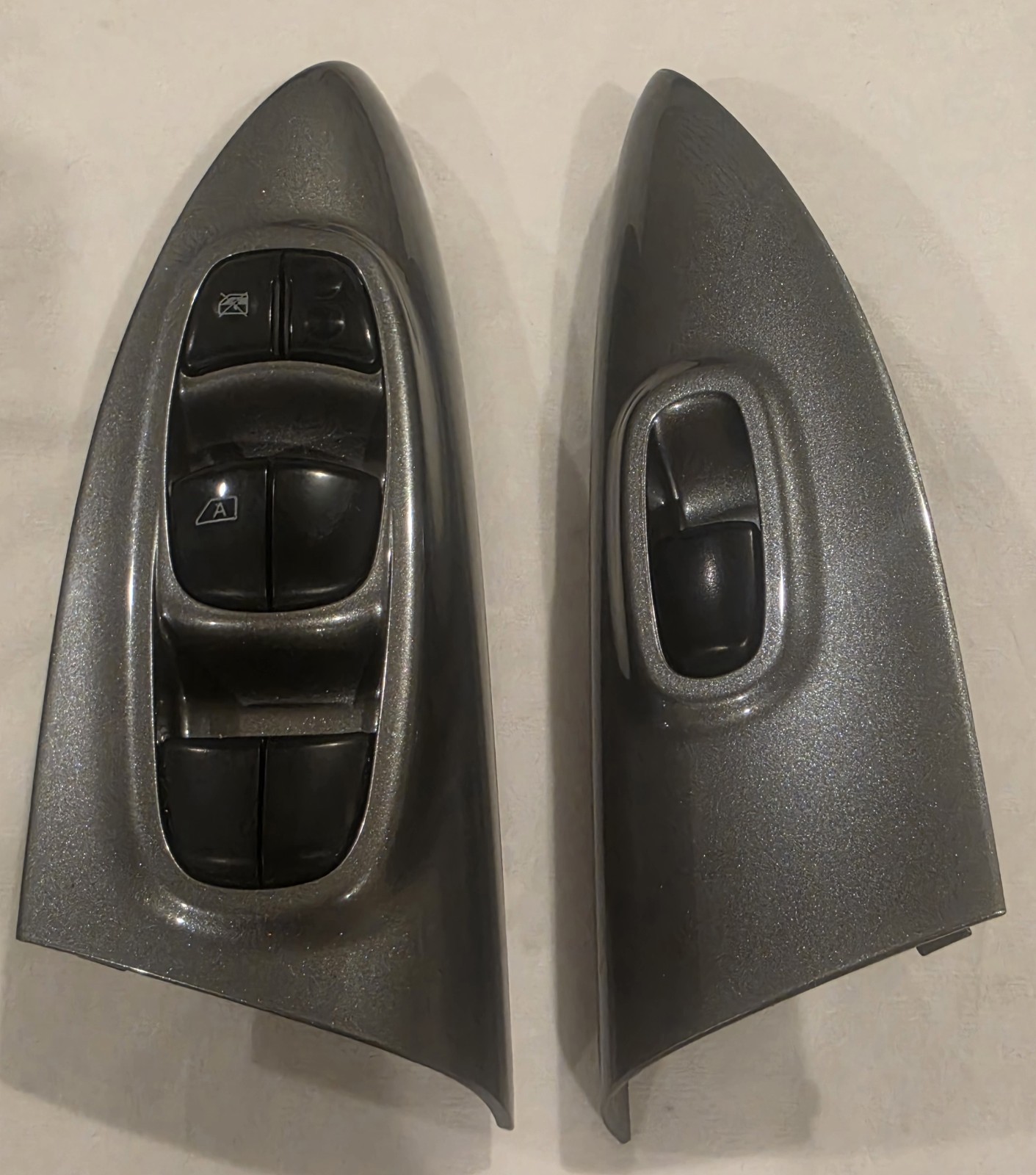 2011-2017 NISSAN JUKE LEFT & RIGHT SIDE POWER WINDOW SWITCH GRAY OEM 2011-2017 NISSAN JUKE LEFT & RIGHT SIDE POWER WINDOW SWITCH GRAY OEM