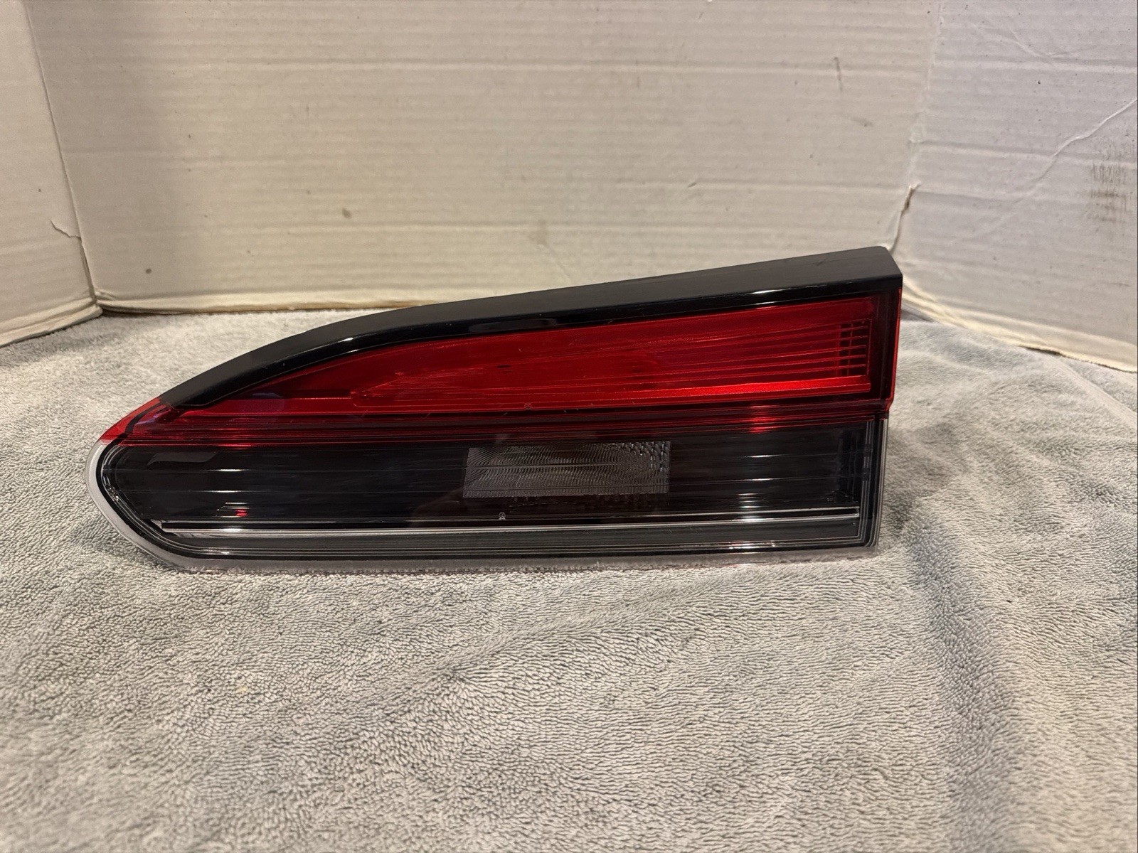 2022 2023 2024 TOYOTA COROLLA CROSS RH PASSENGER TAIL LIGHT OEM