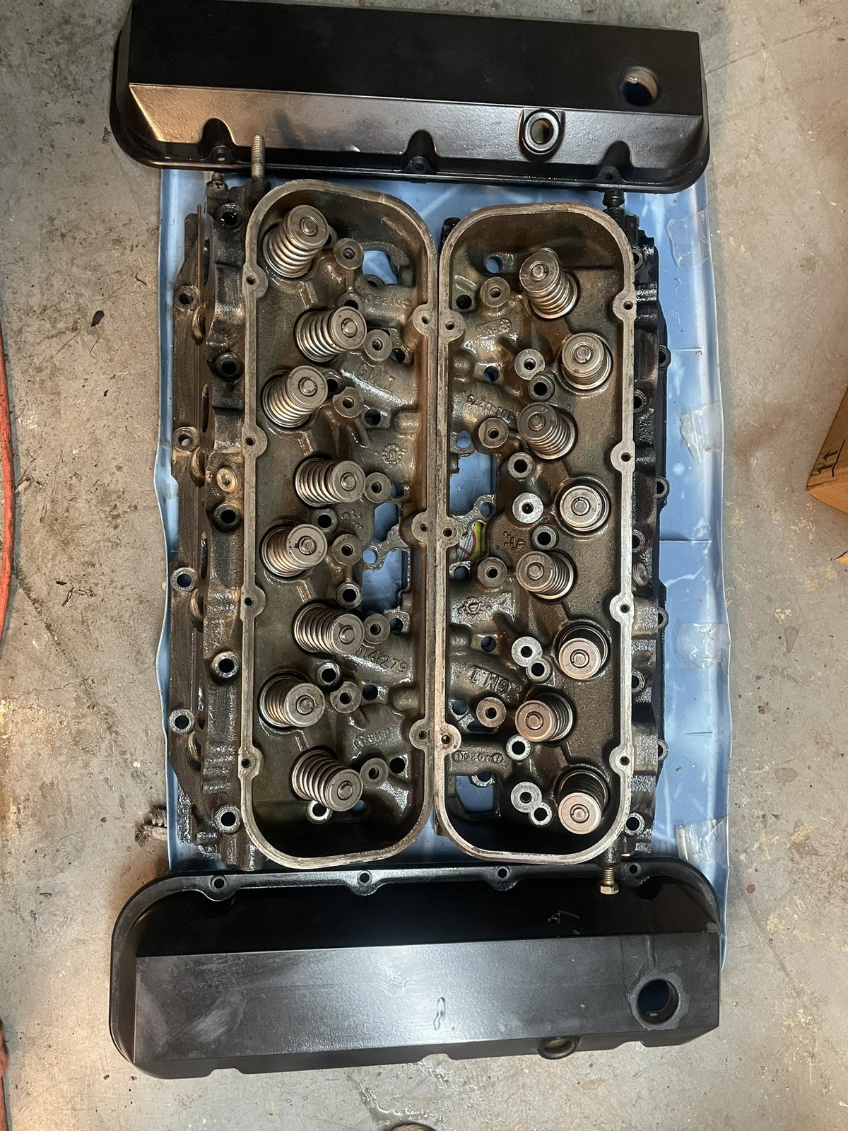 MerCruiser 7.4 L 454 GM V8 Marine Engine cylinder heads and valve covers 