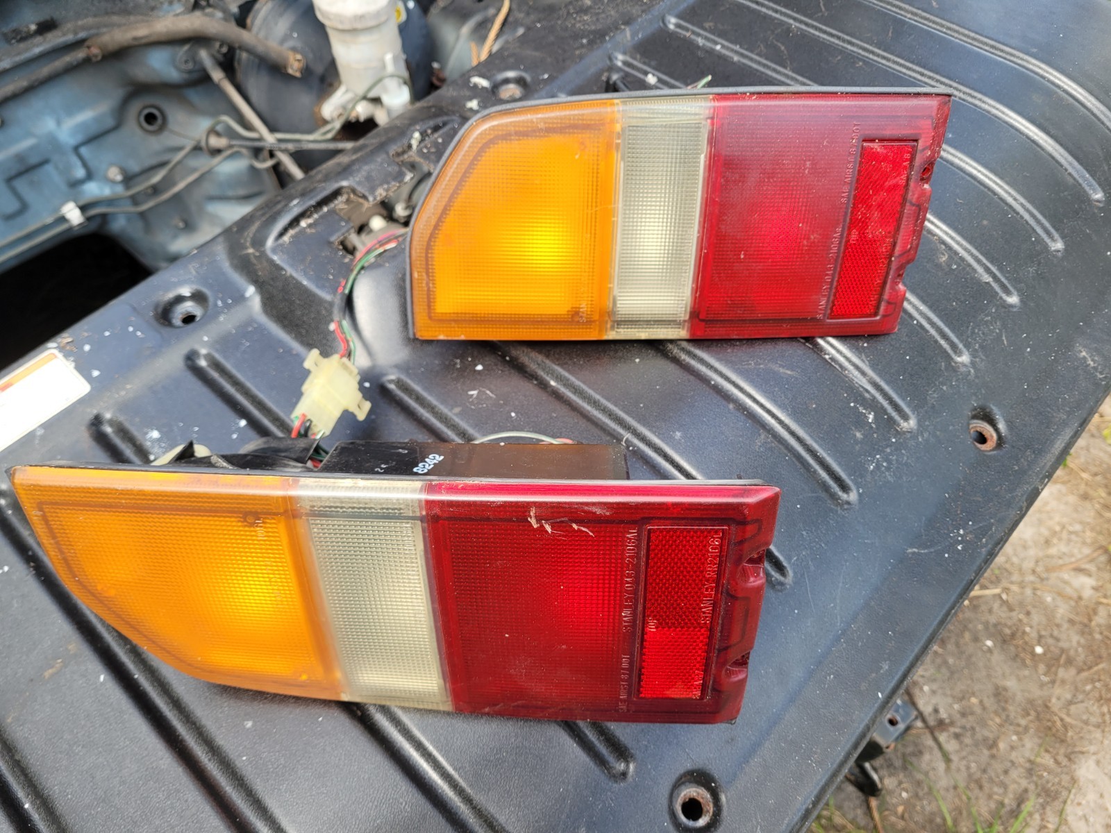 SUZUKI SIDEKICK 89-98 TAILIGHTS--RIGHT AND LEFT SUZUKI SIDEKICK 89-98 TAILIGHTS--RIGHT AND LEFT