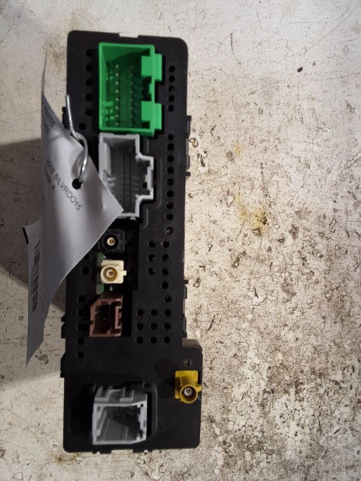 2016 GMC Sierra Chevy Silverado Radio Receiver ID 23402903