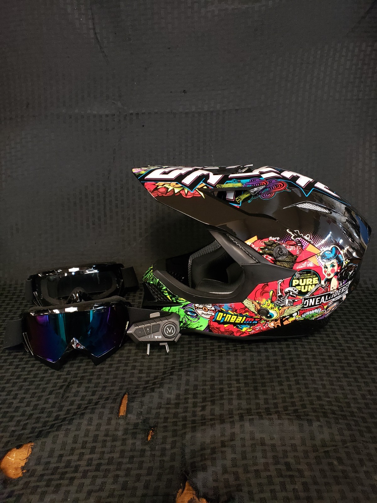 512302 - O\'Neal 3 Series Crank Motocross Helmet W/ Y10 BT Headset & Mic 