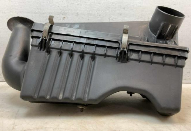 2001-2004 Jeep Wrangler Air Cleaner Intake Box Assembly OEM