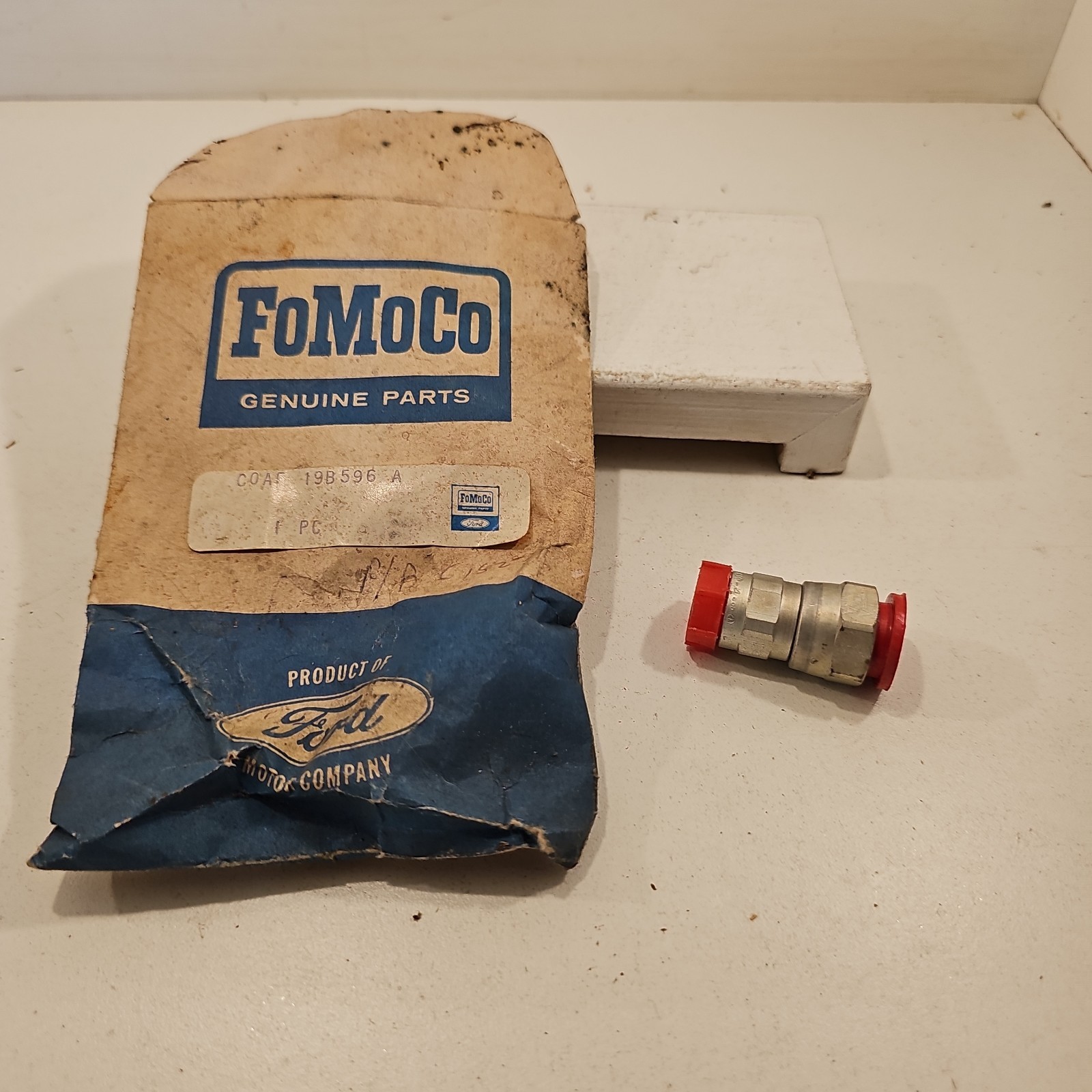 NOS OEM 1960-61 FORD C0AF-19b596-A SELF SEALING COUPLING ASSY MERCURY METEOR NOS OEM 1960-61 FORD C0AF-19b596-A SELF SEALING COUPLING ASSY MERCURY METEOR