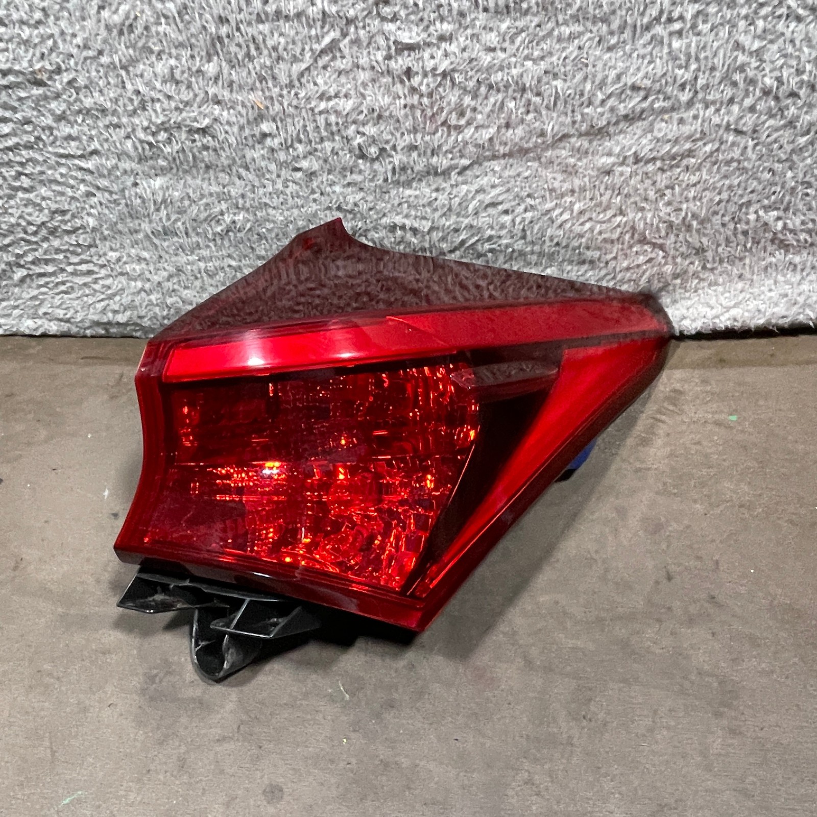 2016-19 Toyota Corolla Scion iM Hatchback Right Passenger Outer Tail Light RH