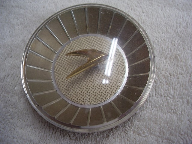 1960 \'S STUDEBAKER LARK HORN RING CENTER WITH LARK EMBLEM 1960 \'S STUDEBAKER LARK HORN RING CENTER WITH LARK EMBLEM
