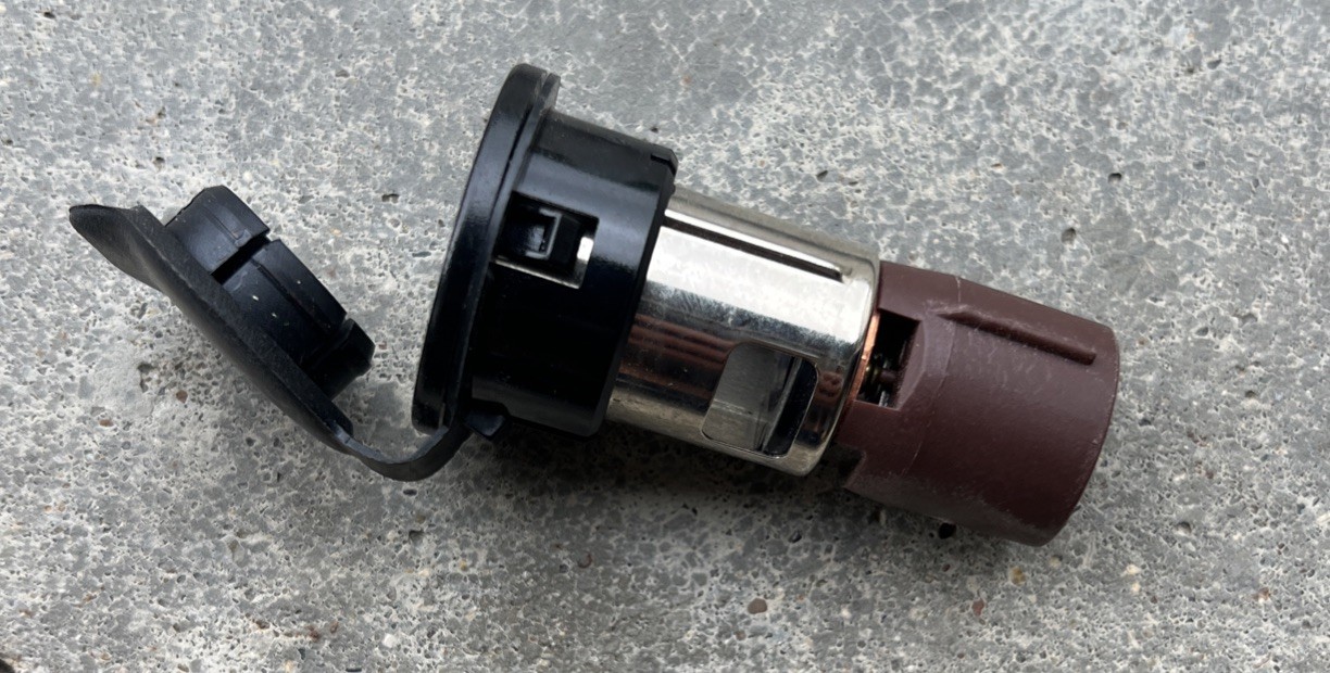 New GM Accessory Power Receptacle with Cover - GM (25774623)