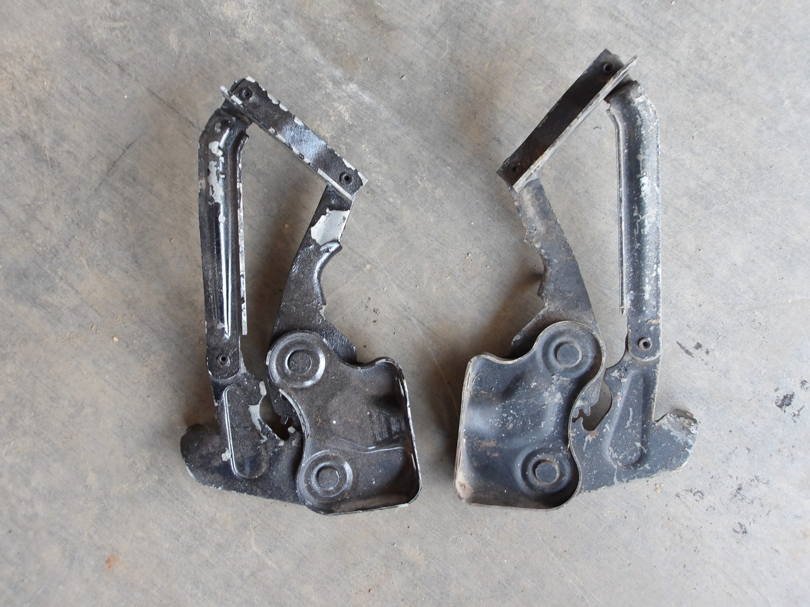 55 56 CHEVROLET BEL AIR PASSENGER CAR ORIGINAL GM LEFT AND RIGHT HOOD HINGE SET