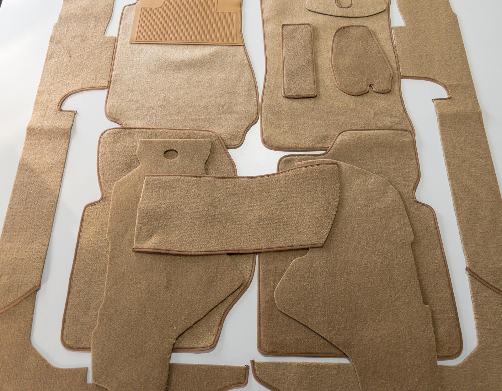 NEW R107 Mercedes Carpet kit for 380SL 450SL 500LS 560SL VELOUR PALOMIN 18 pcs
