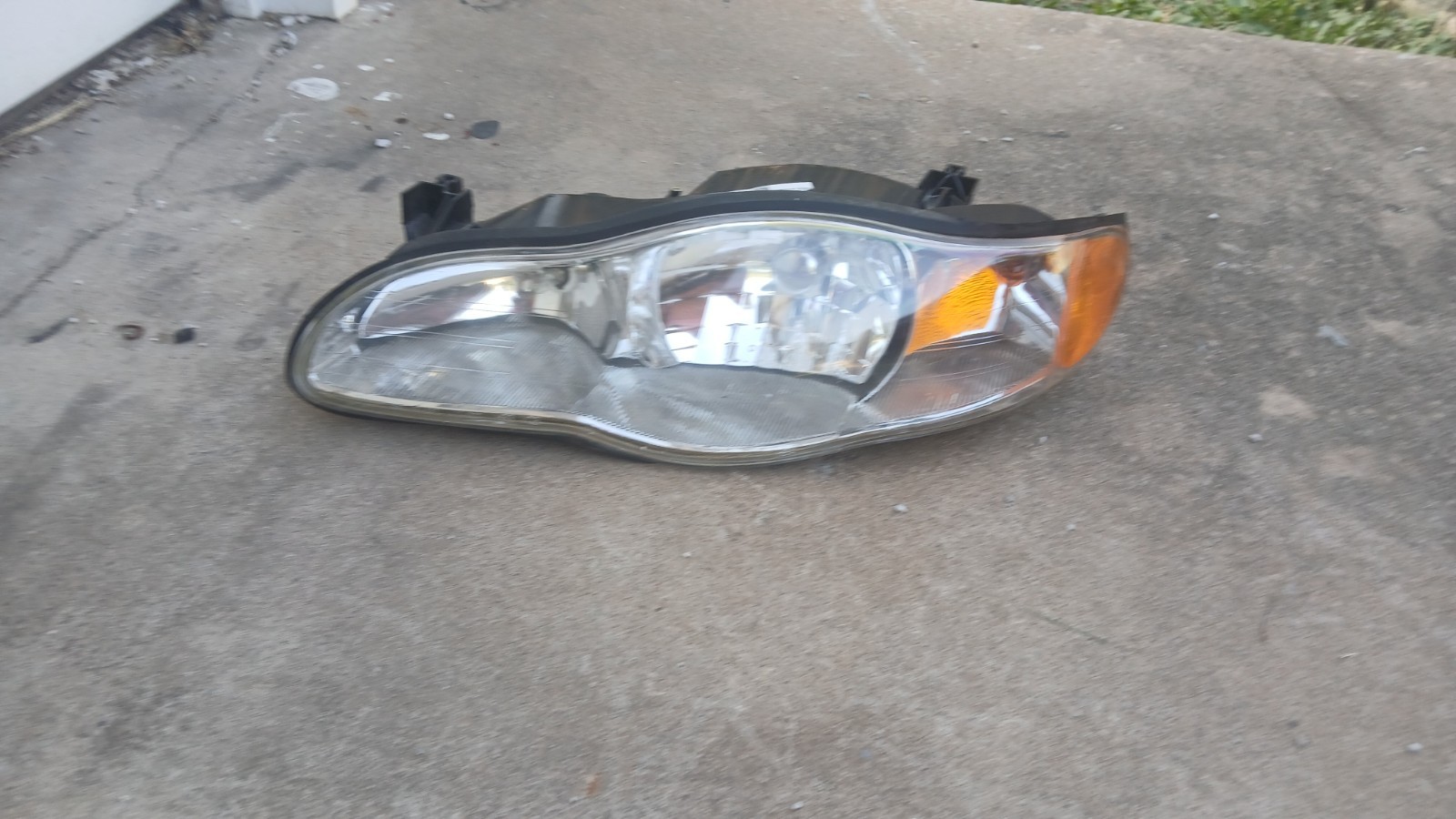 2000-2005 Chevrolet Monte Carlo Front Left Driver Side Headlight Assembly Nice 2000-2005 Chevrolet Monte Carlo Front Left Driver Side Headlight Assembly Nice