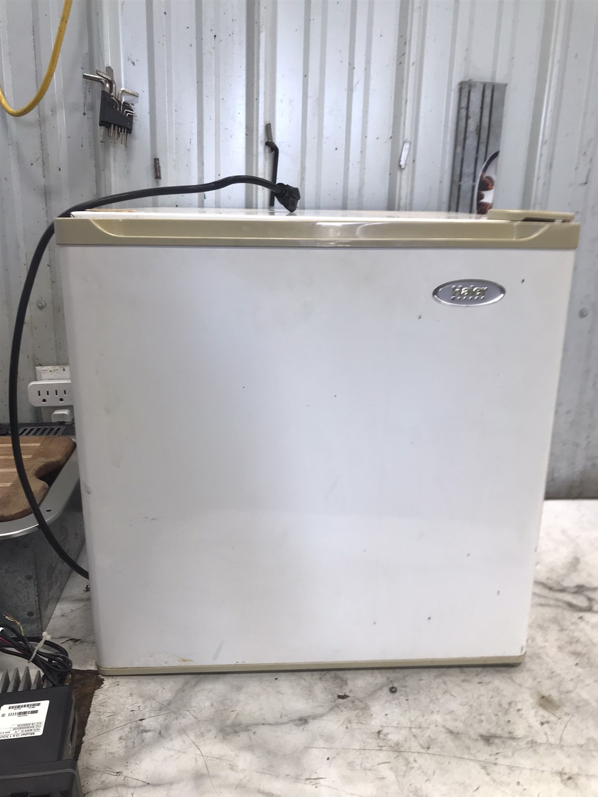 Haier HSW02C 1.8 cuft household mini fridge refrigerator