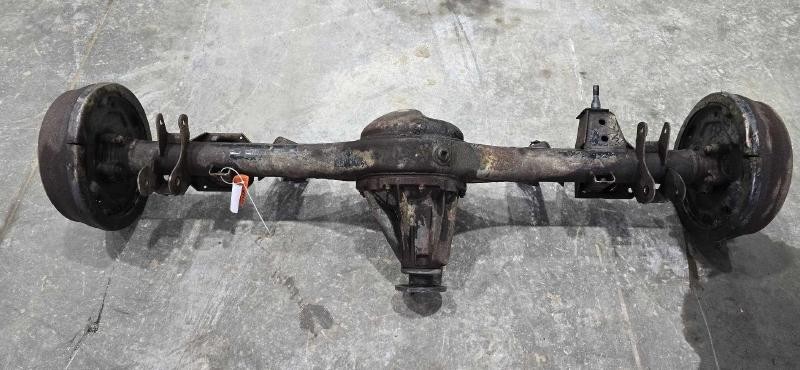 96-97 Nissan Pathfinder SE Rear Axle Assembly 4.64 Ratio NON-Locking OEM