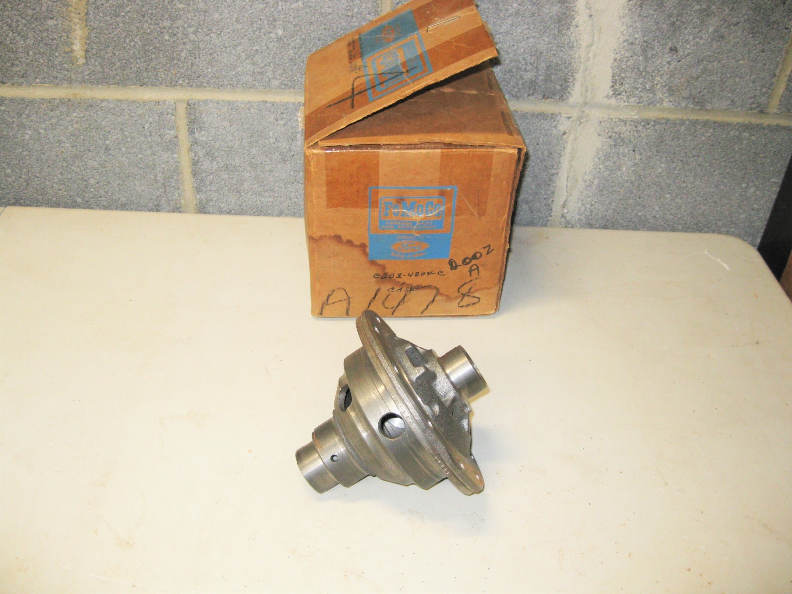 NOS FORD 1965-72 MUSTANG COUGAR 8 NOS FORD 1965-72 MUSTANG COUGAR 8