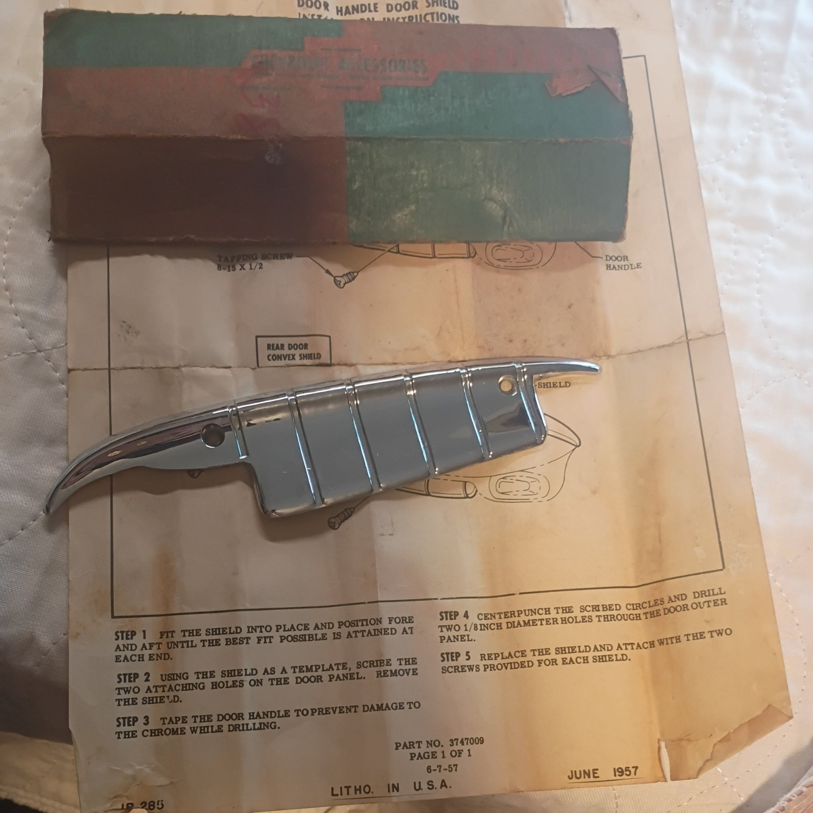 1958 CHEVROLET RIGHT REAR DOOR HANDLE SCRATCH SHIELD GUARD TRIM NOS 3746942