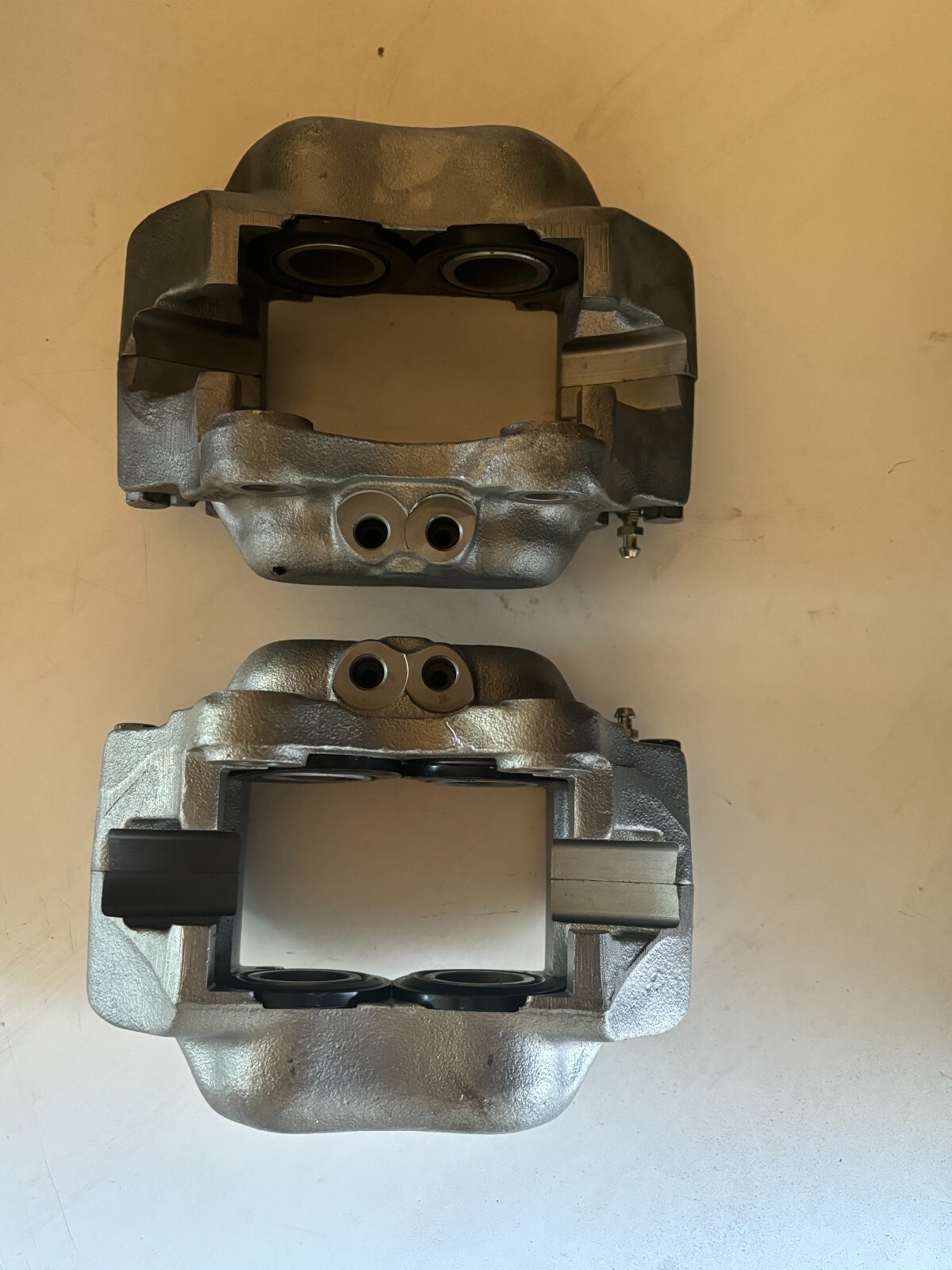 Remanufactured front brake Girling 4 piston Calipers fits Volvo 240 260 series Remanufactured front brake Girling 4 piston Calipers fits Volvo 240 260 series
