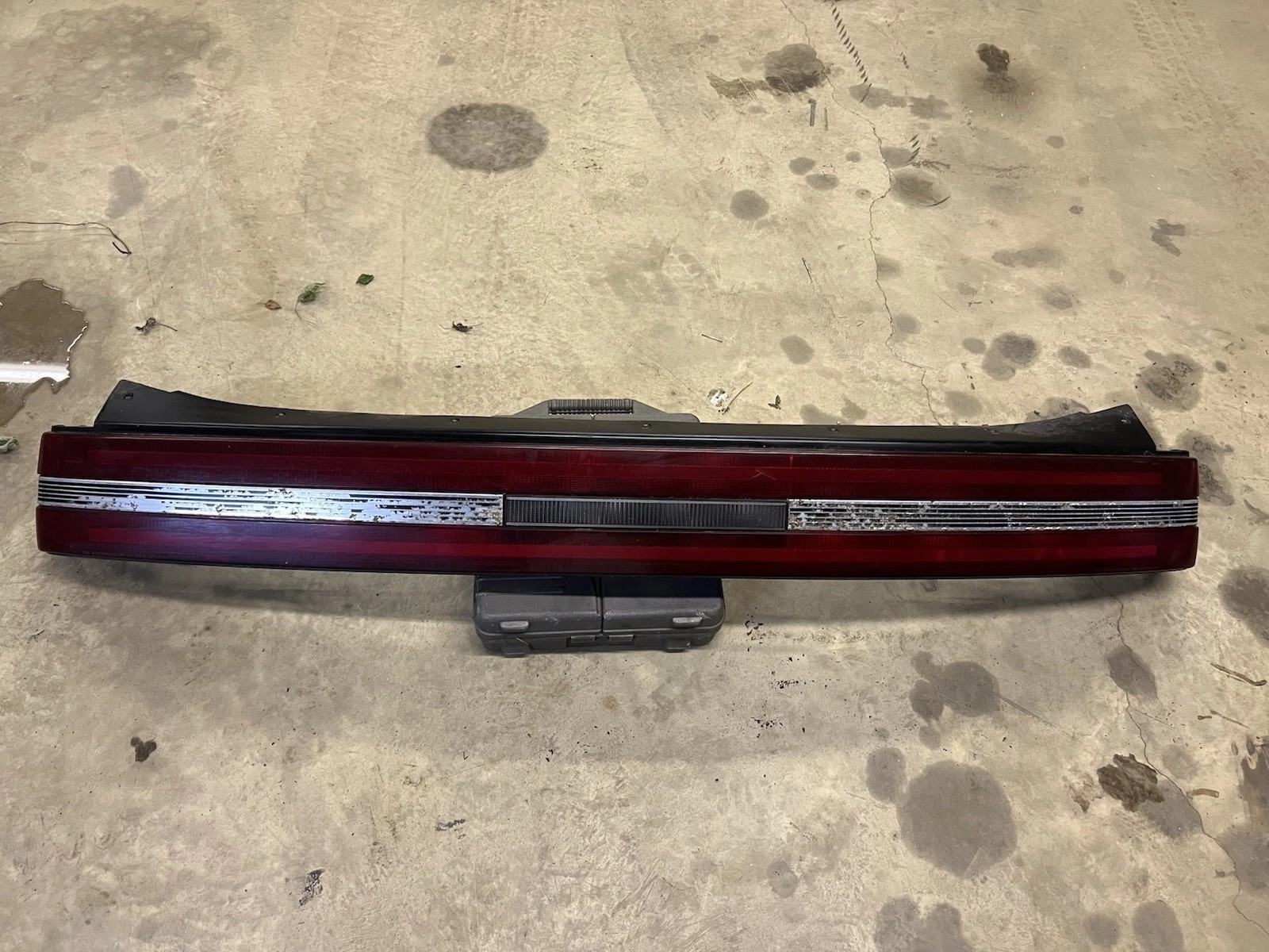 1989-1996 BUICK CENTURY TAIL LIGHT ASSEMBLY WITH BULBS AND WIRING OEM 1989-1996 1989-1996 BUICK CENTURY TAIL LIGHT ASSEMBLY WITH BULBS AND WIRING OEM 1989-1996