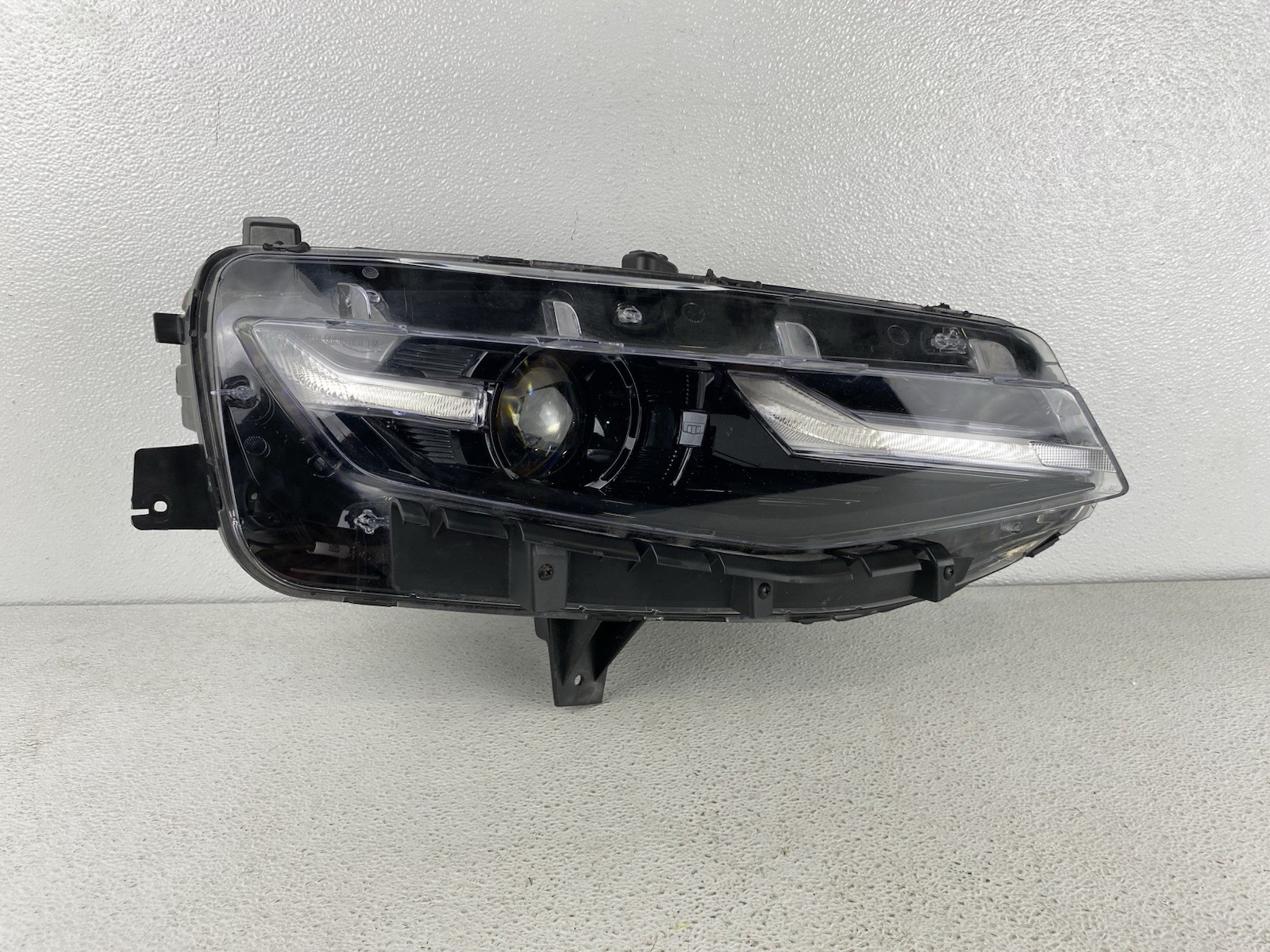 2019-2024 Chevy Camaro LED Headlight Right Passenger Side OEM 84756146